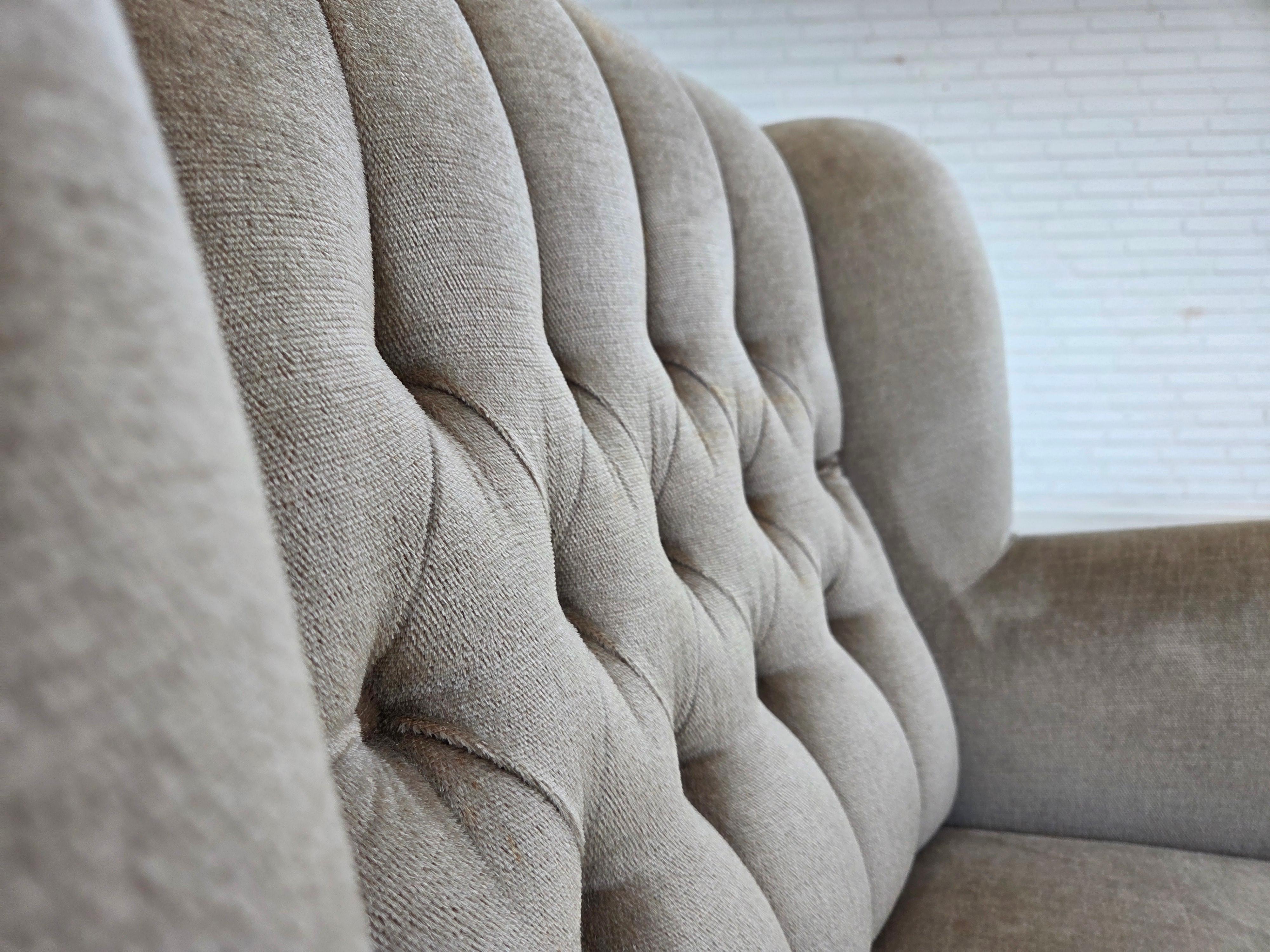 Fin du 20e siècle 1970s, Fauteuil danois, état d'origine, meuble velours, bois de hêtre. en vente