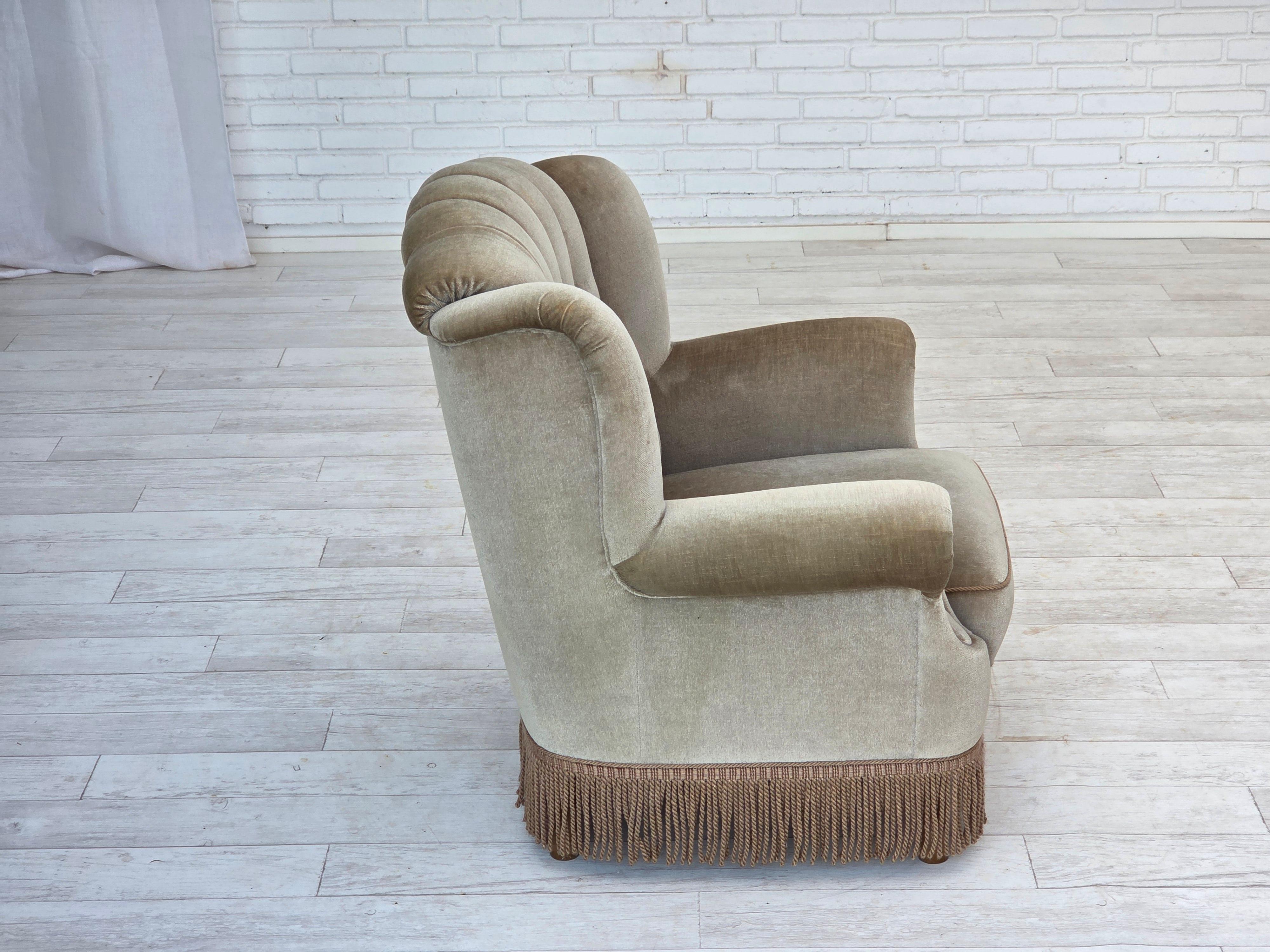 1970s, Fauteuil danois, état d'origine, meuble velours, bois de hêtre. en vente 1