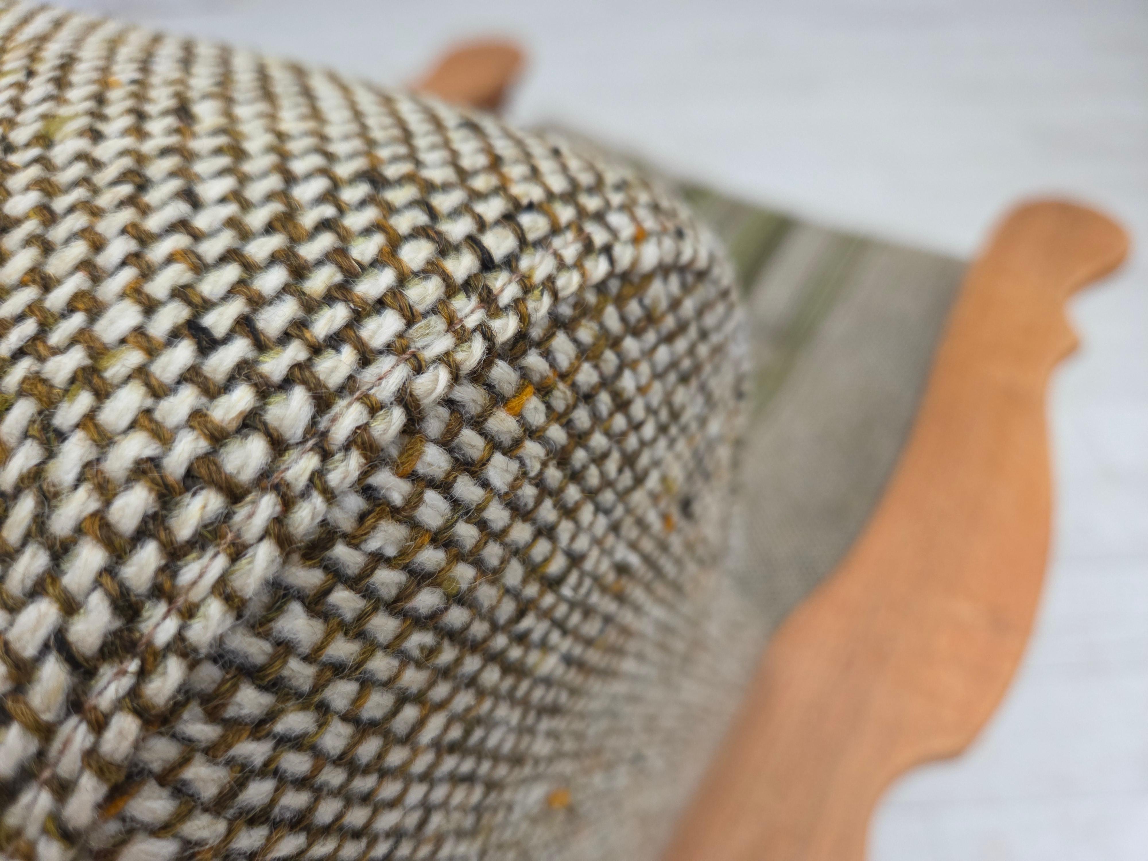 Años 70, sillón danés, mueble original tejido de lana, madera maciza de roble. en venta 6