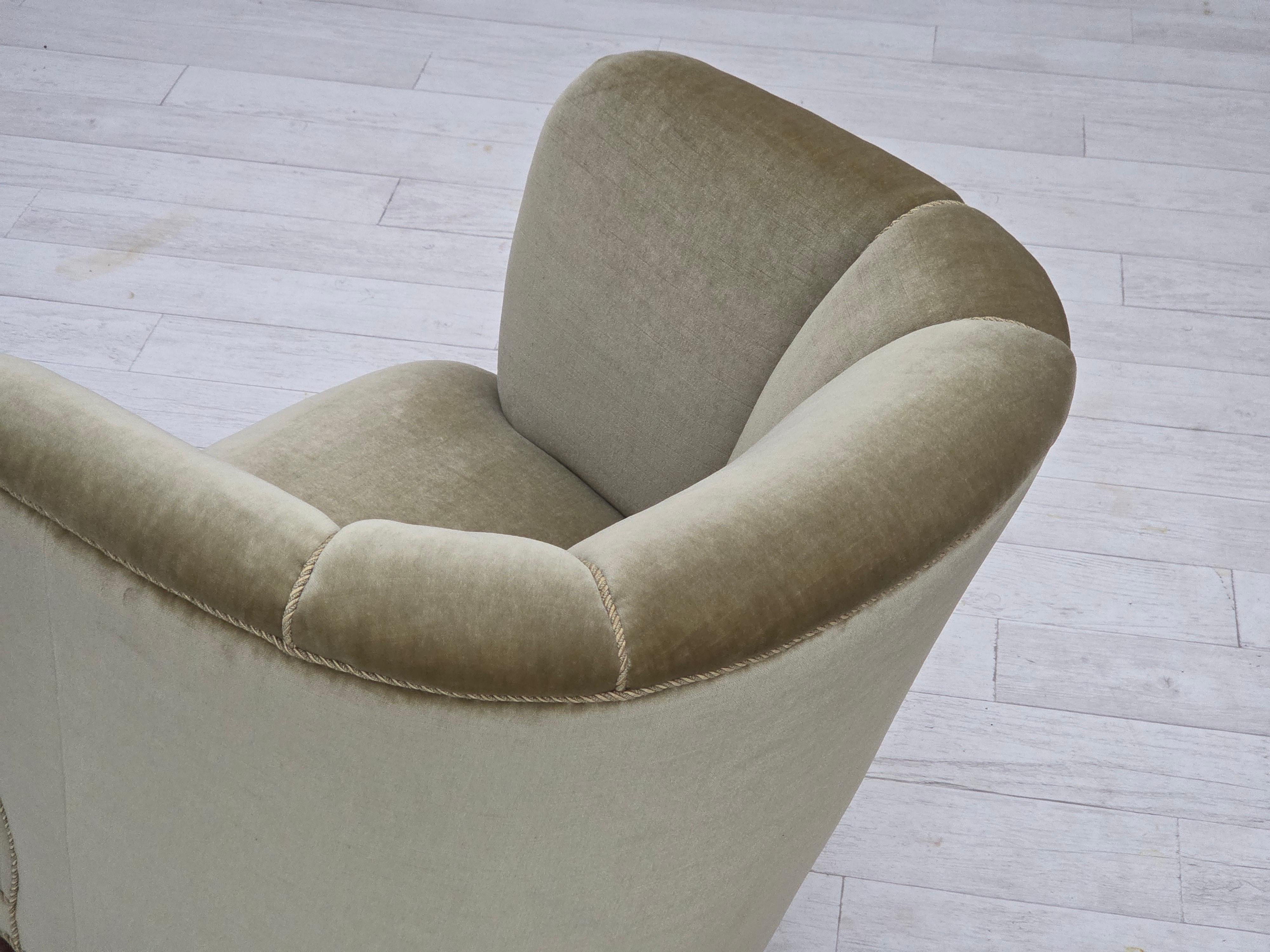 Años 70, sillón danés, muebles originales de terciopelo verde, madera de roble. en venta 6