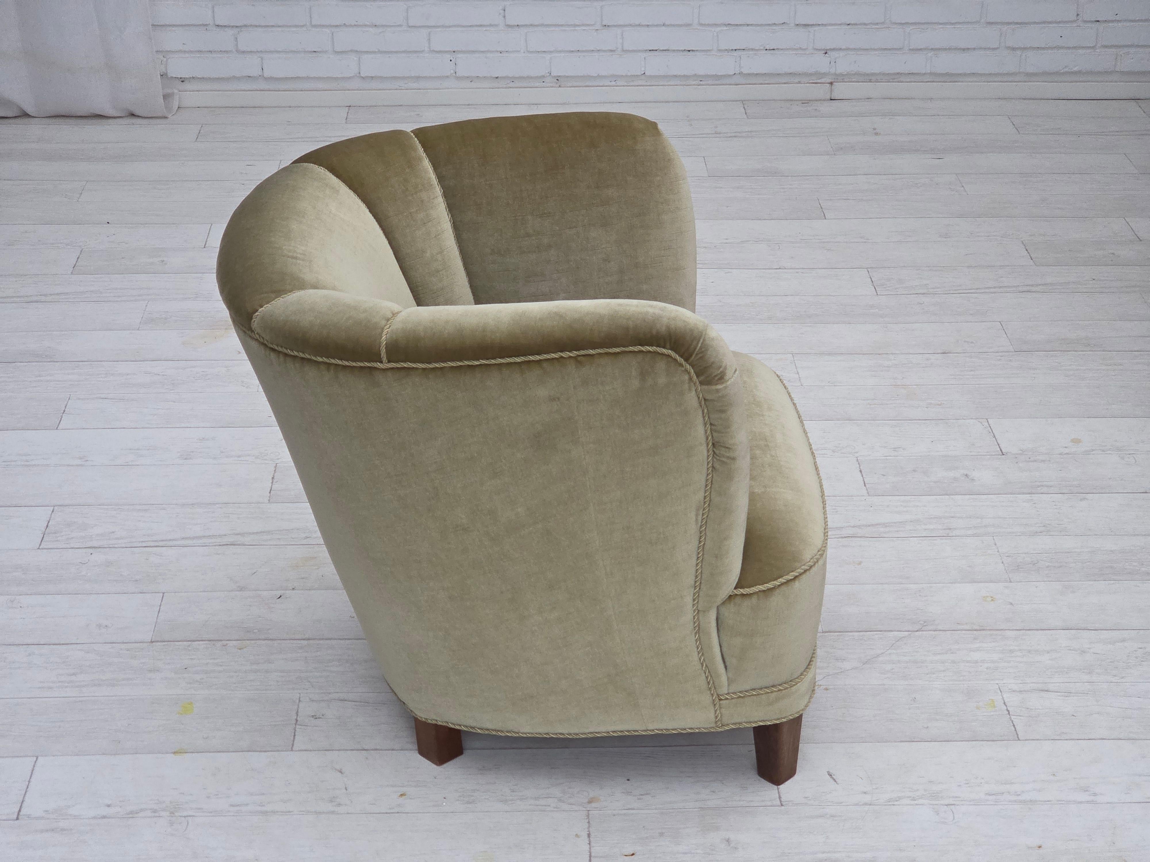 Años 70, sillón danés, muebles originales de terciopelo verde, madera de roble. finales del siglo XX en venta