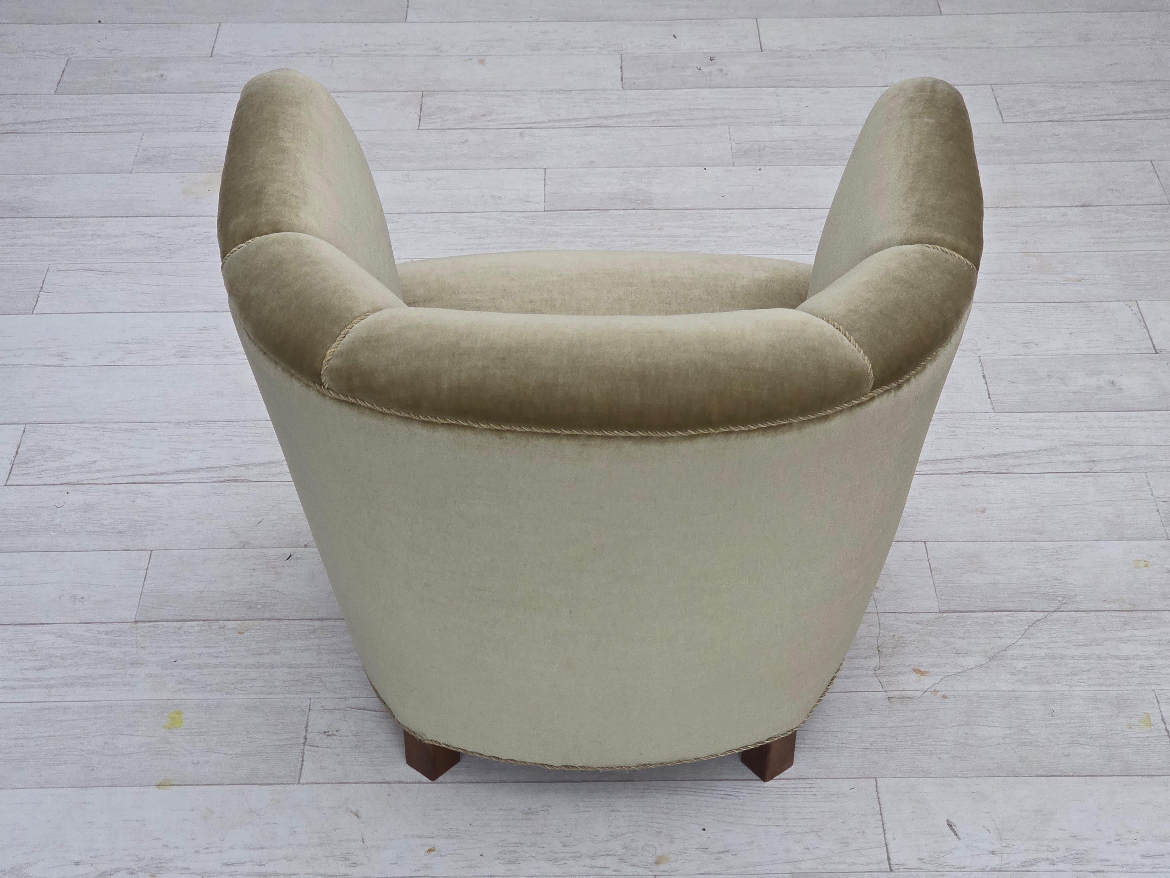 Años 70, sillón danés, muebles originales de terciopelo verde, madera de roble. Terciopelo en venta