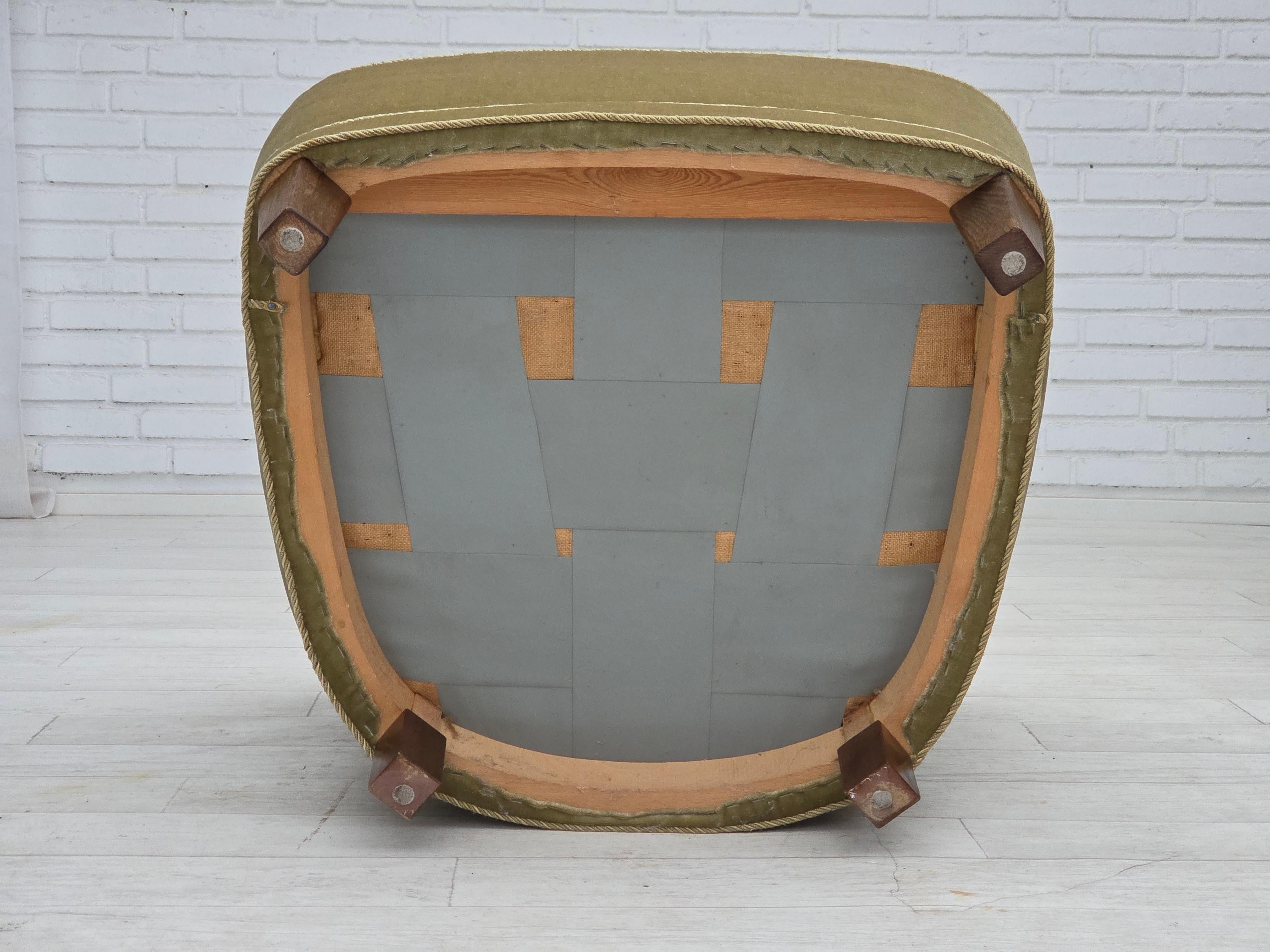 Años 70, sillón danés, muebles originales de terciopelo verde, madera de roble. en venta 2