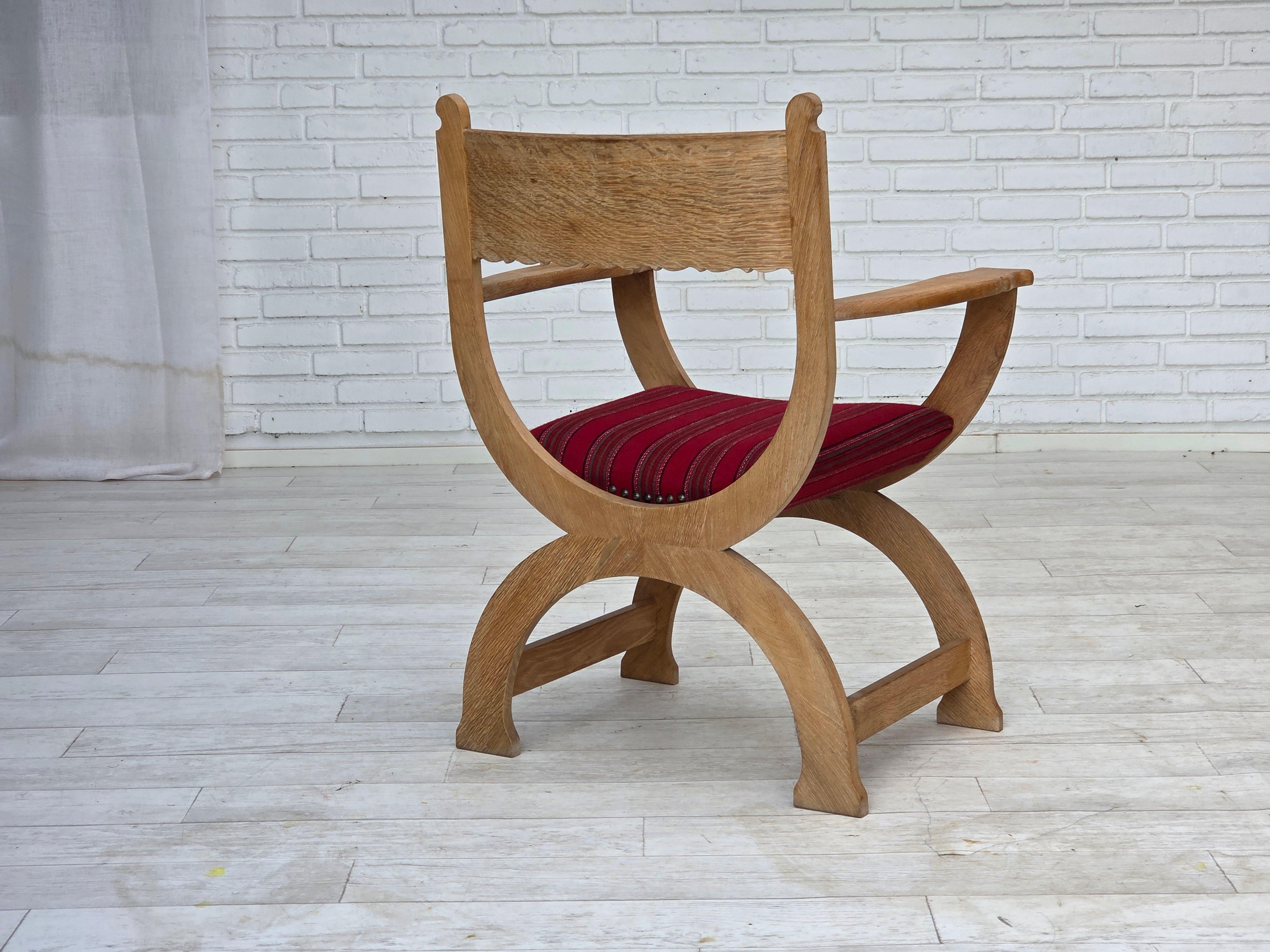 1970er, dänischer Sessel, original rote Möbelwolle, massives Eichenholz. im Angebot 5