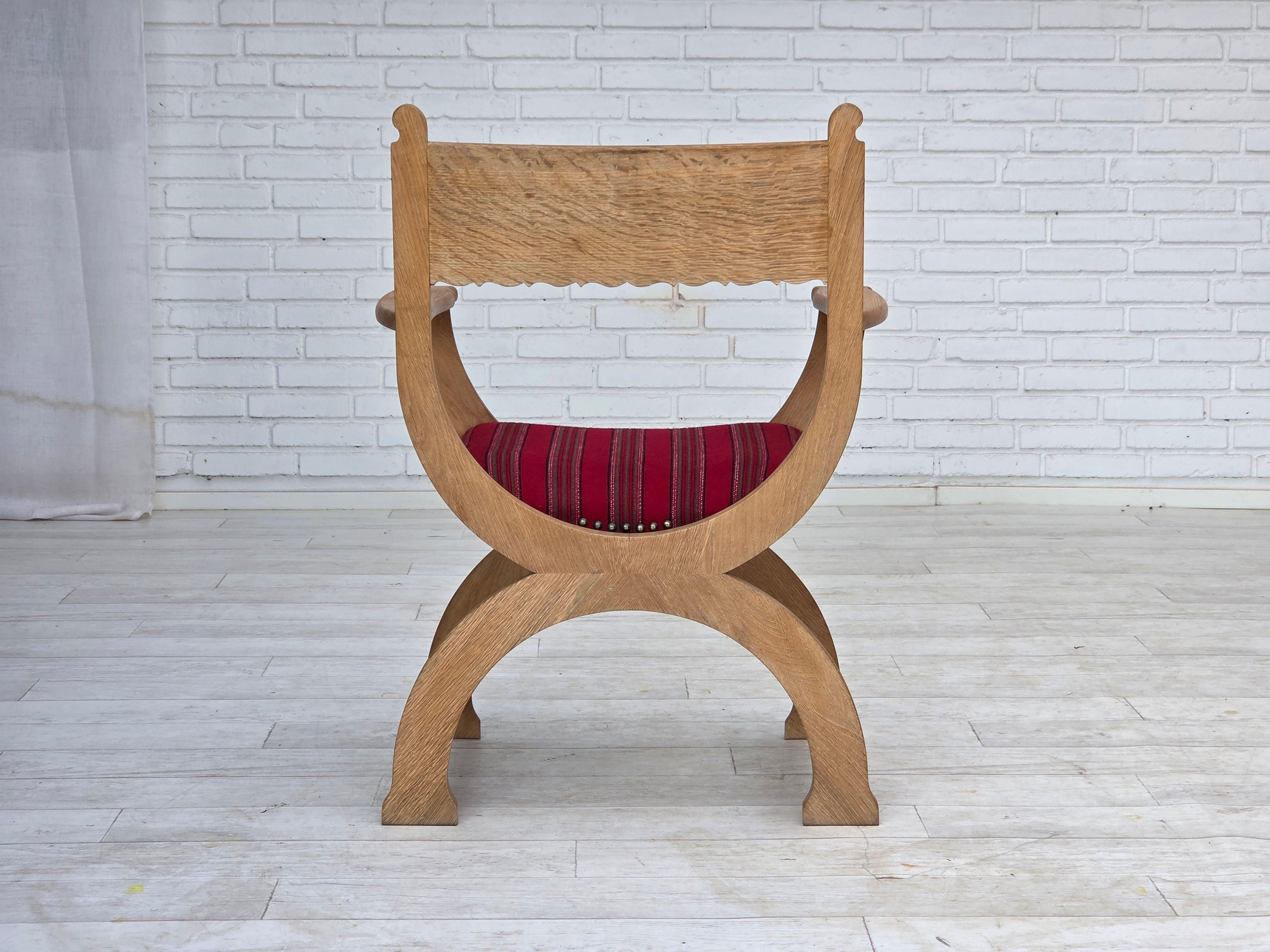 1970er, dänischer Sessel, original rote Möbelwolle, massives Eichenholz. im Angebot 7