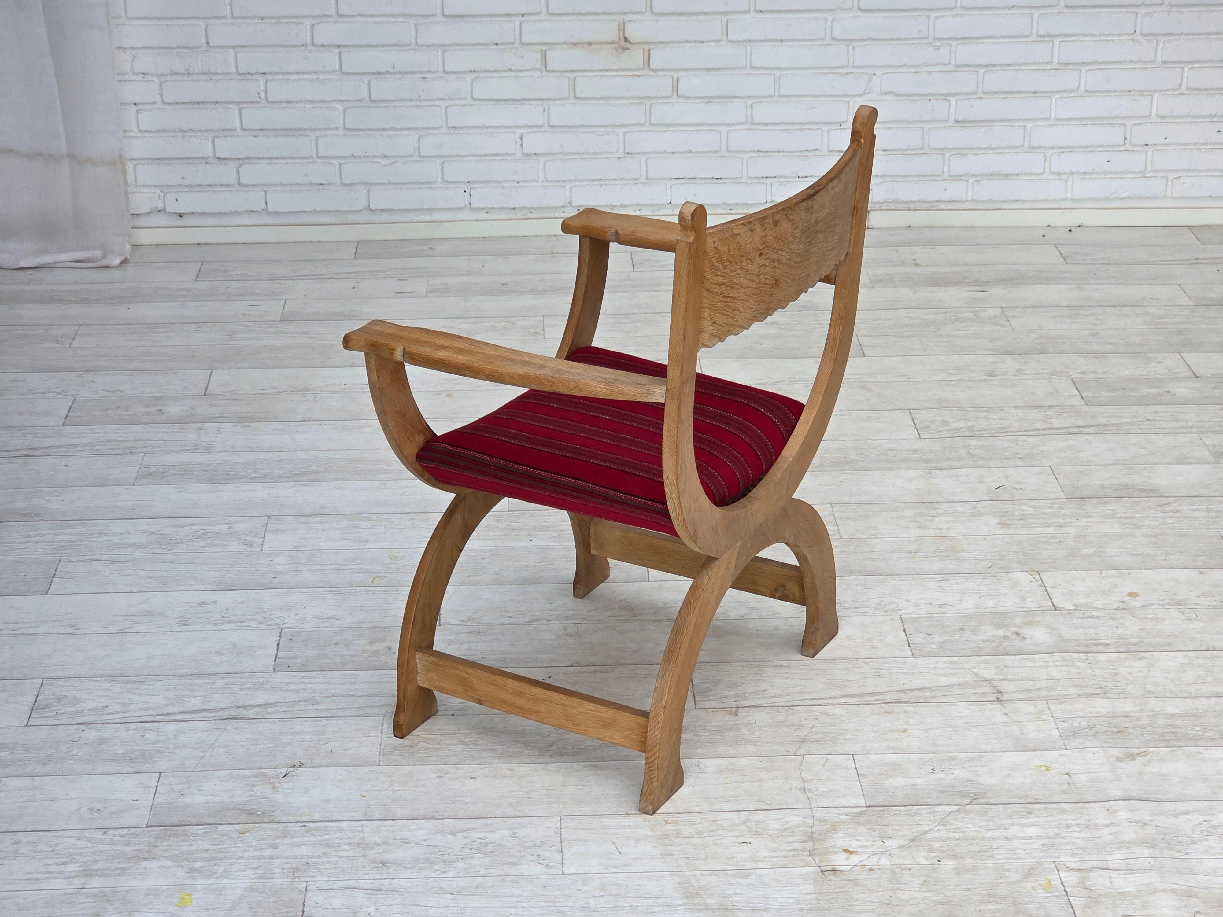 1970er, dänischer Sessel, original rote Möbelwolle, massives Eichenholz. im Angebot 8