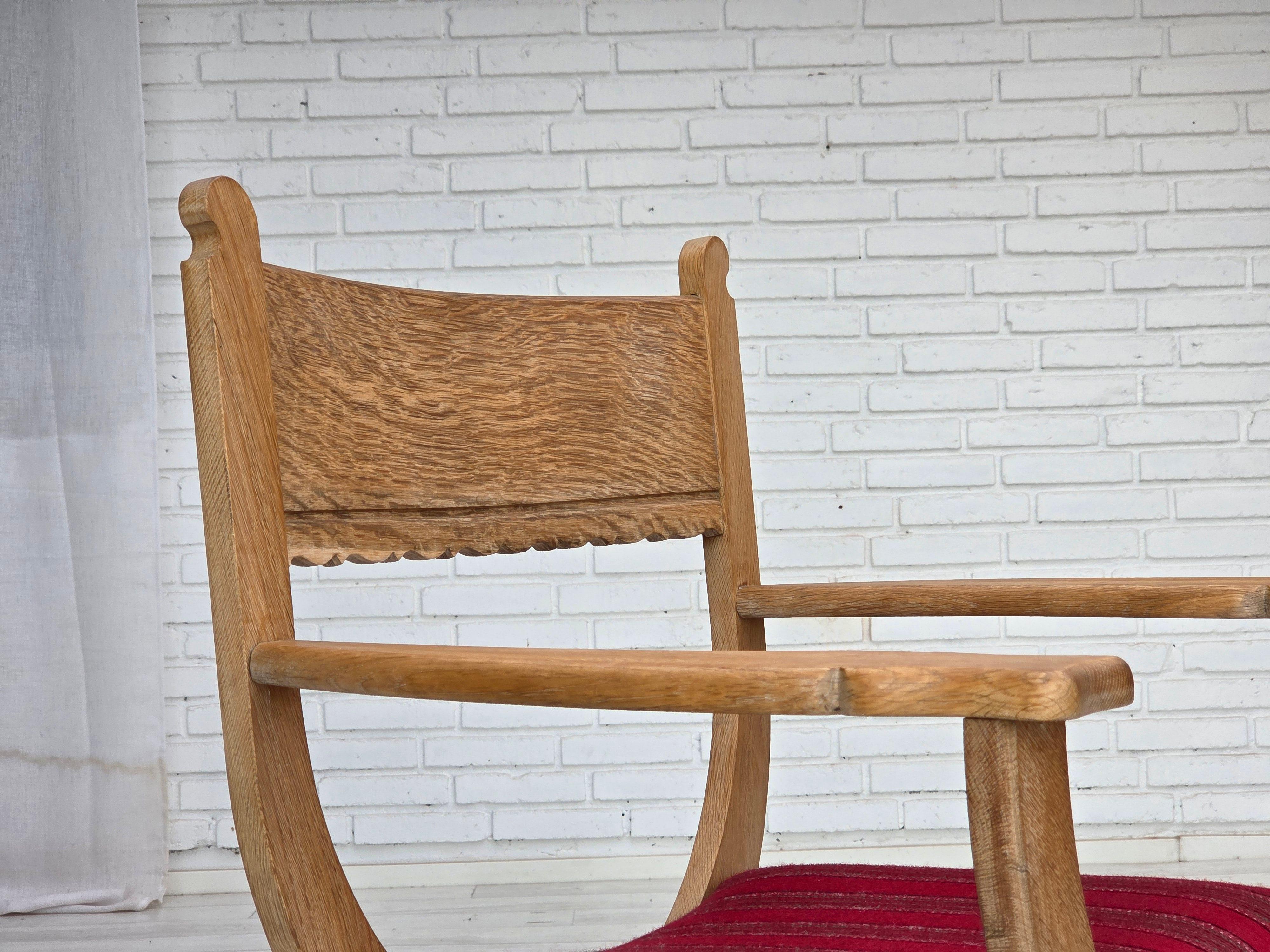 1970er, dänischer Sessel, original rote Möbelwolle, massives Eichenholz. im Zustand „Gut“ im Angebot in Tarm, 82