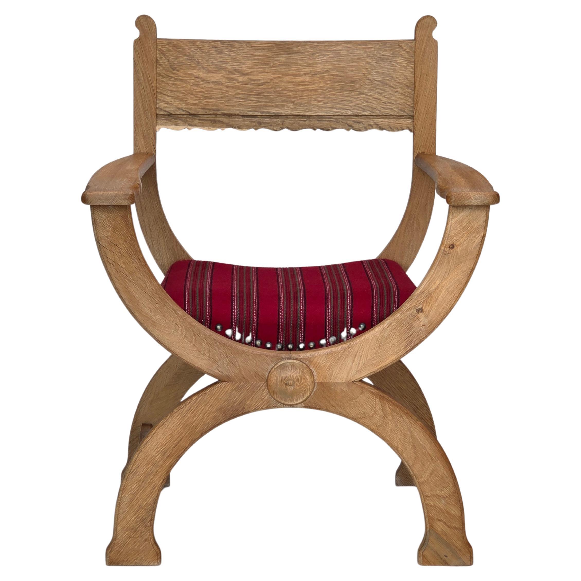 1970er, dänischer Sessel, original rote Möbelwolle, massives Eichenholz. im Angebot