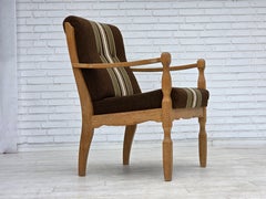 Anni '70, poltrona danese, tessuto originale in lana a righe, legno di rovere intagliato.
