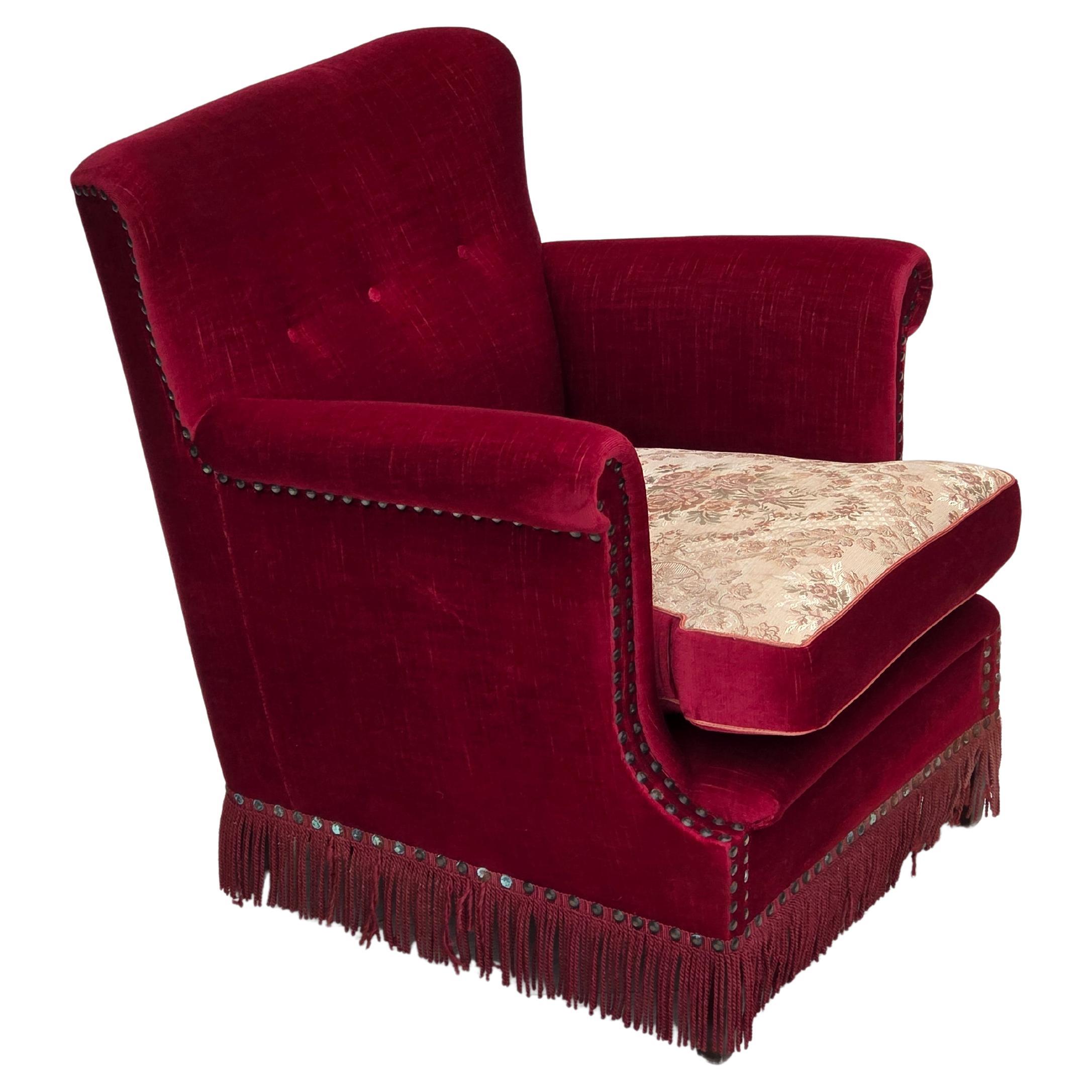 1970er Jahre, Dänischer Sessel, roter Möbelvelours, Eschenholz. im Angebot