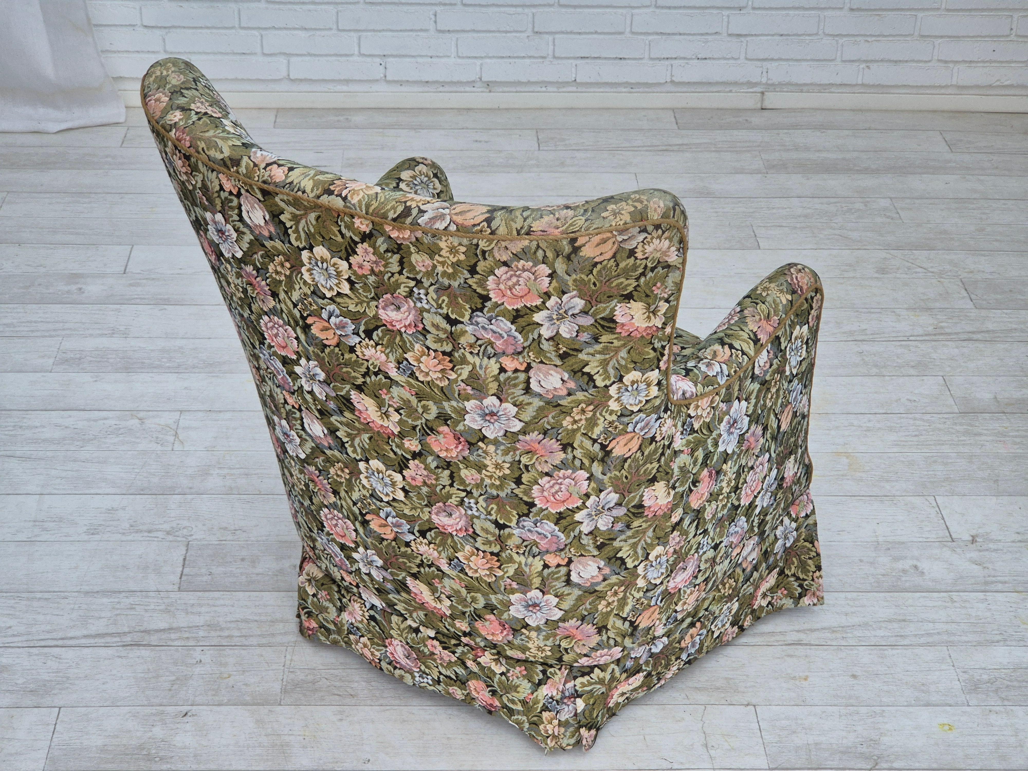 1970s, Danish armchair, reupholstered, flowers furniture fabric. In Good Condition For Sale In Tarm, 82