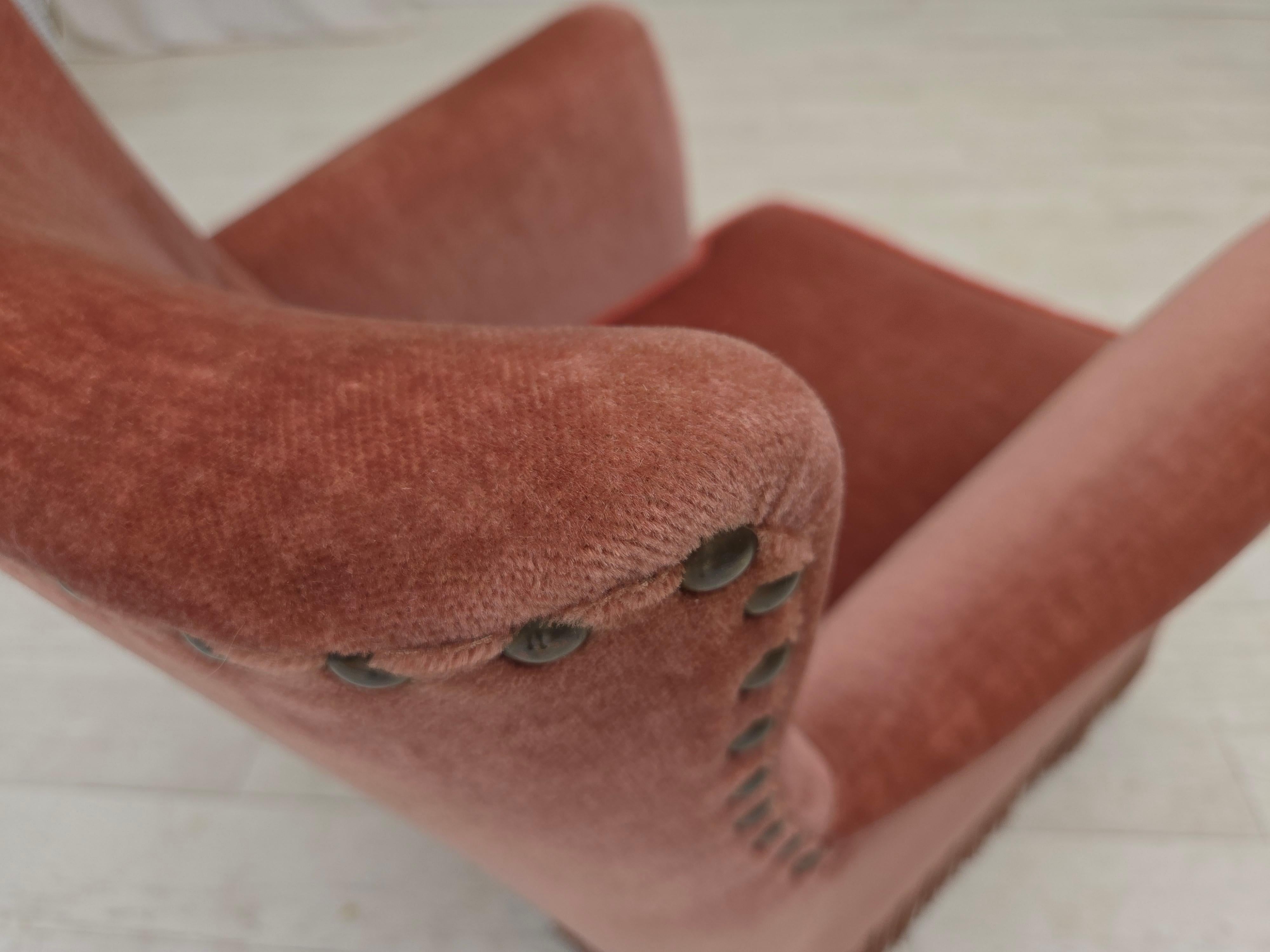 Anni '70, poltrona danese, velluto per mobili rosa salmone, legno di faggio. in vendita 4