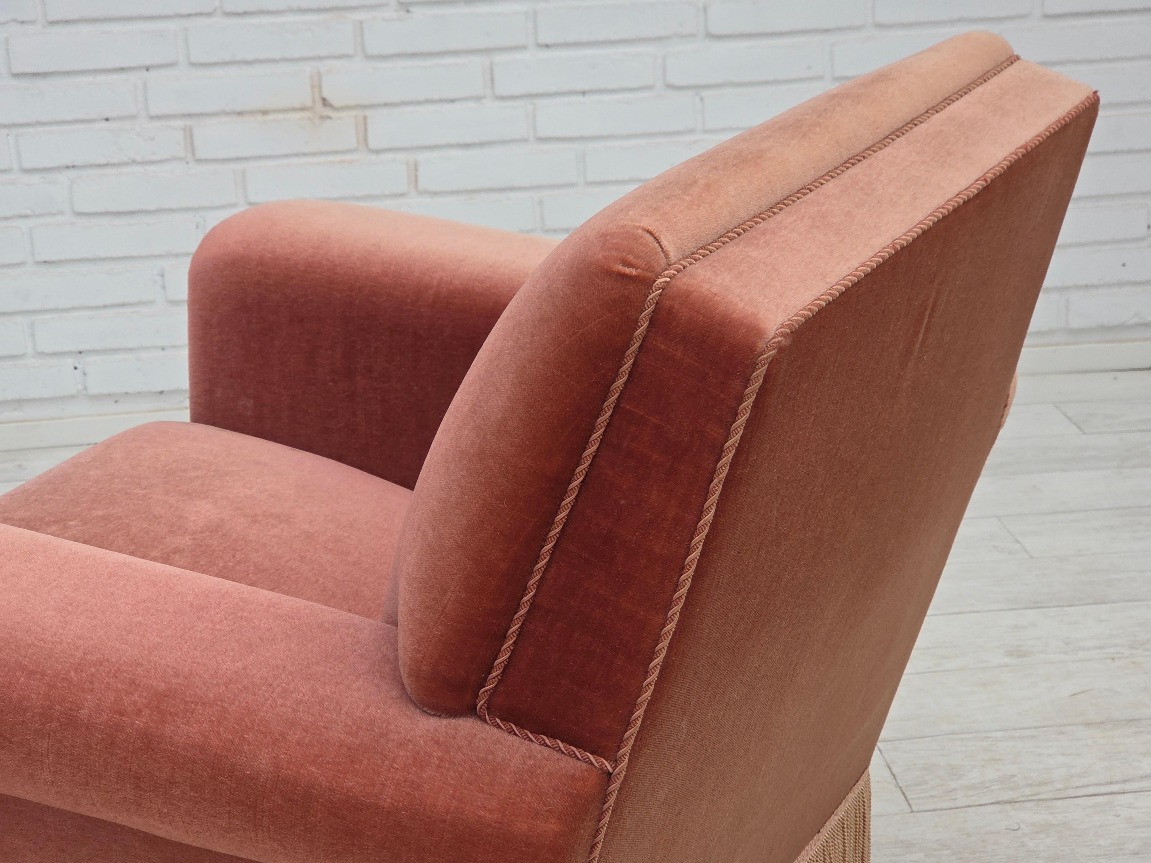 1970er Jahre, Dänischer Sessel, lachsrosa Möbelvelours, Buchenholz. im Angebot 6