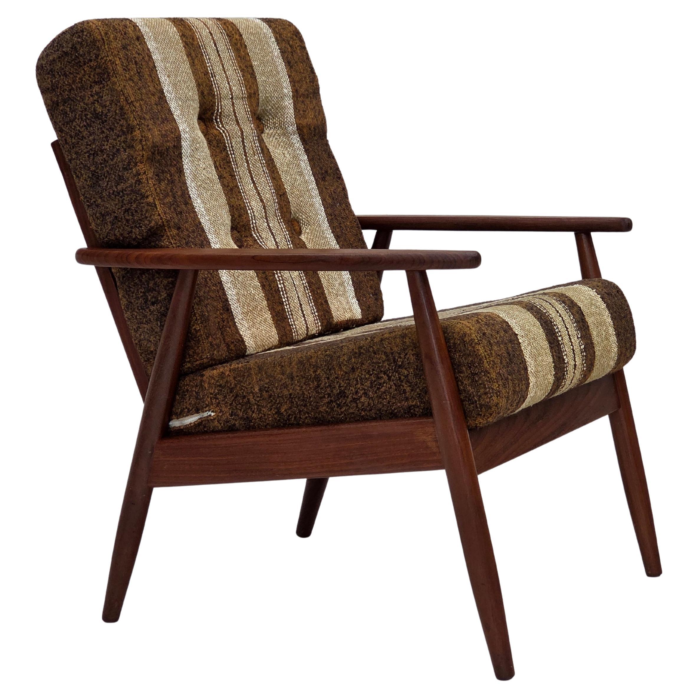 Poltrona anni
70, Wood Wood, legno di teak, tessuto di lana per mobili.