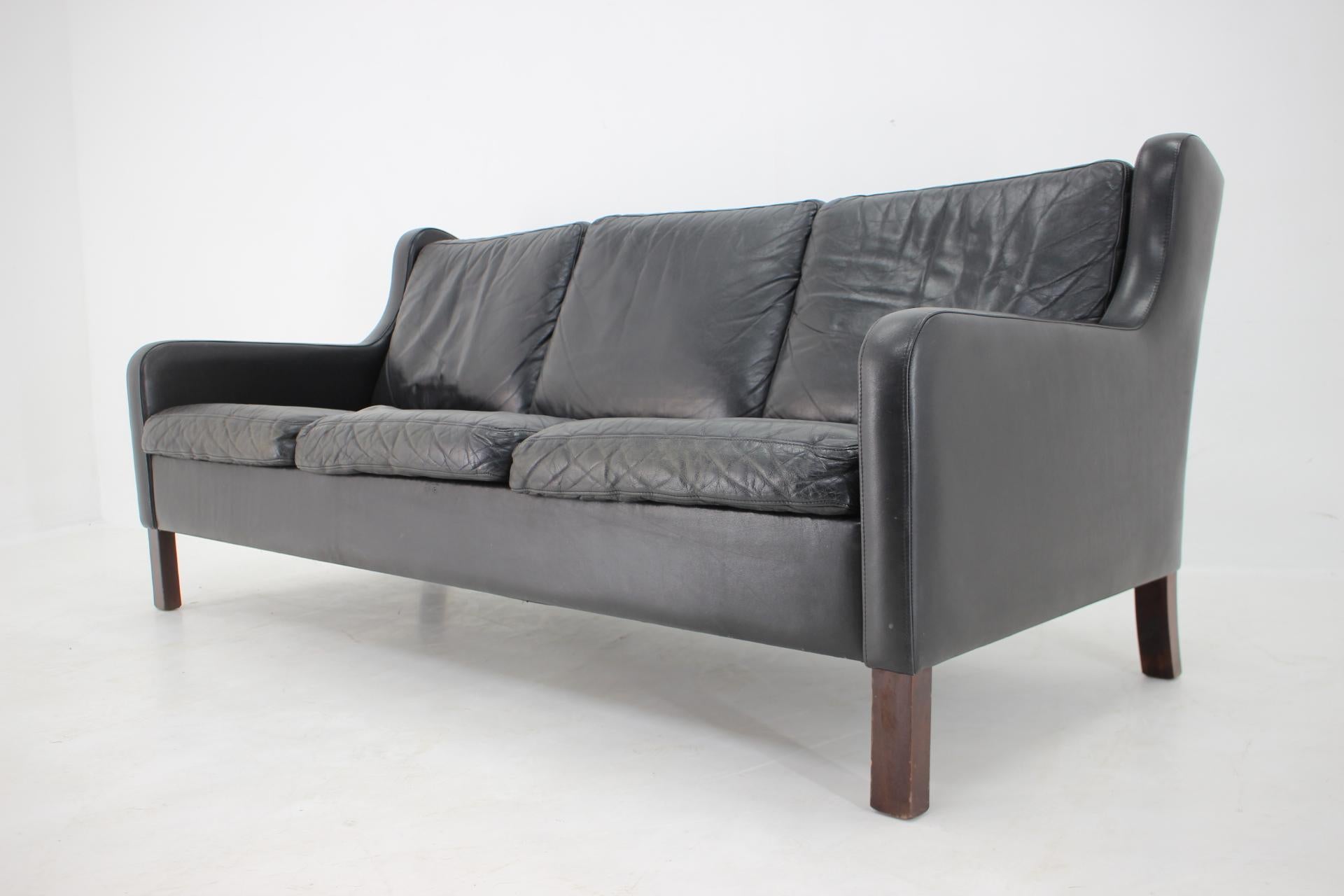 1970s Danish Black Leather 3-Seater Sofa In Good Condition For Sale In Praha, CZ