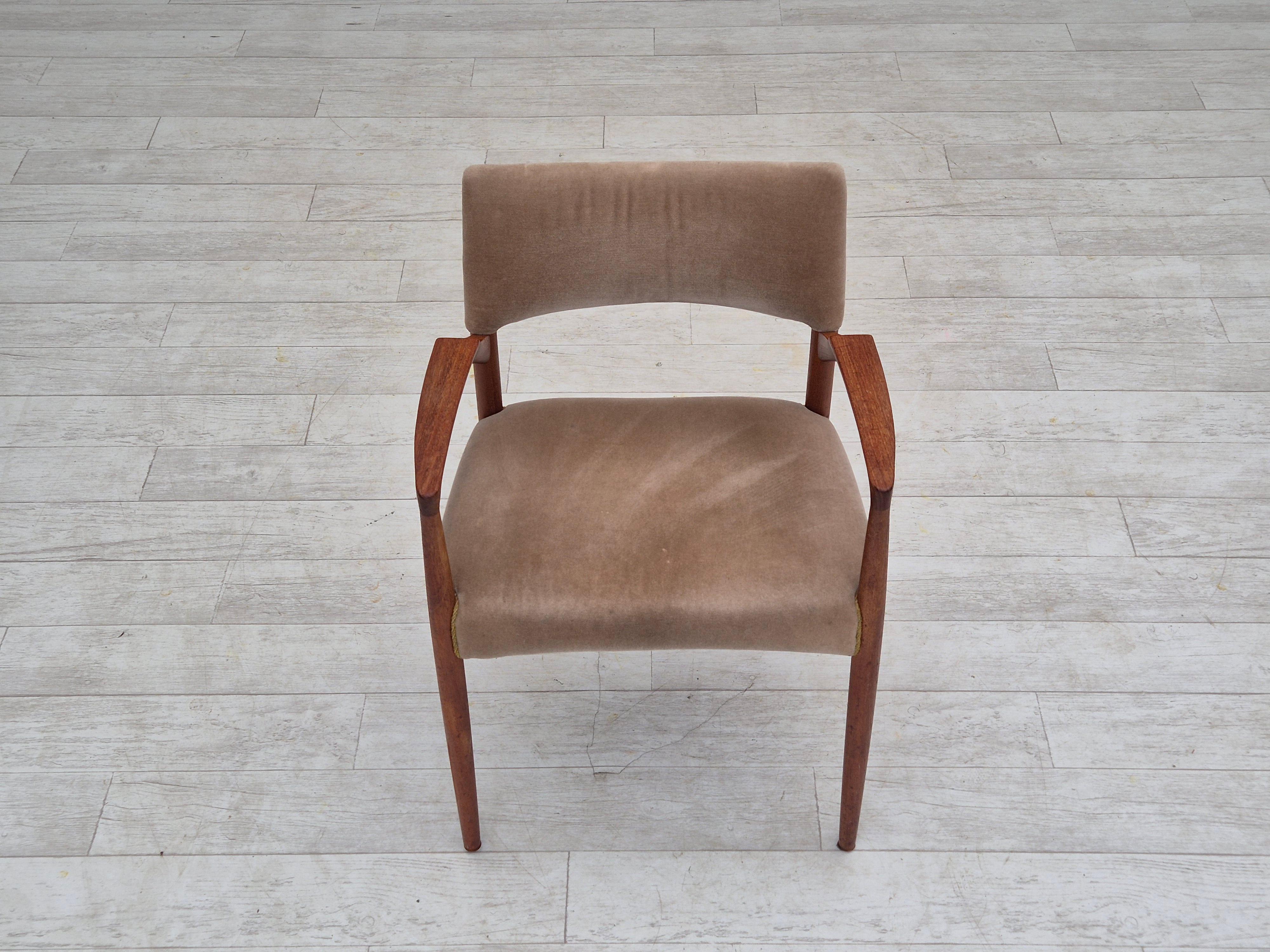 1970s, Danish chair, solid teak wood, furniture velour. In Good Condition For Sale In Tarm, 82