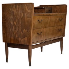 Wood Commodes and Chests of Drawers