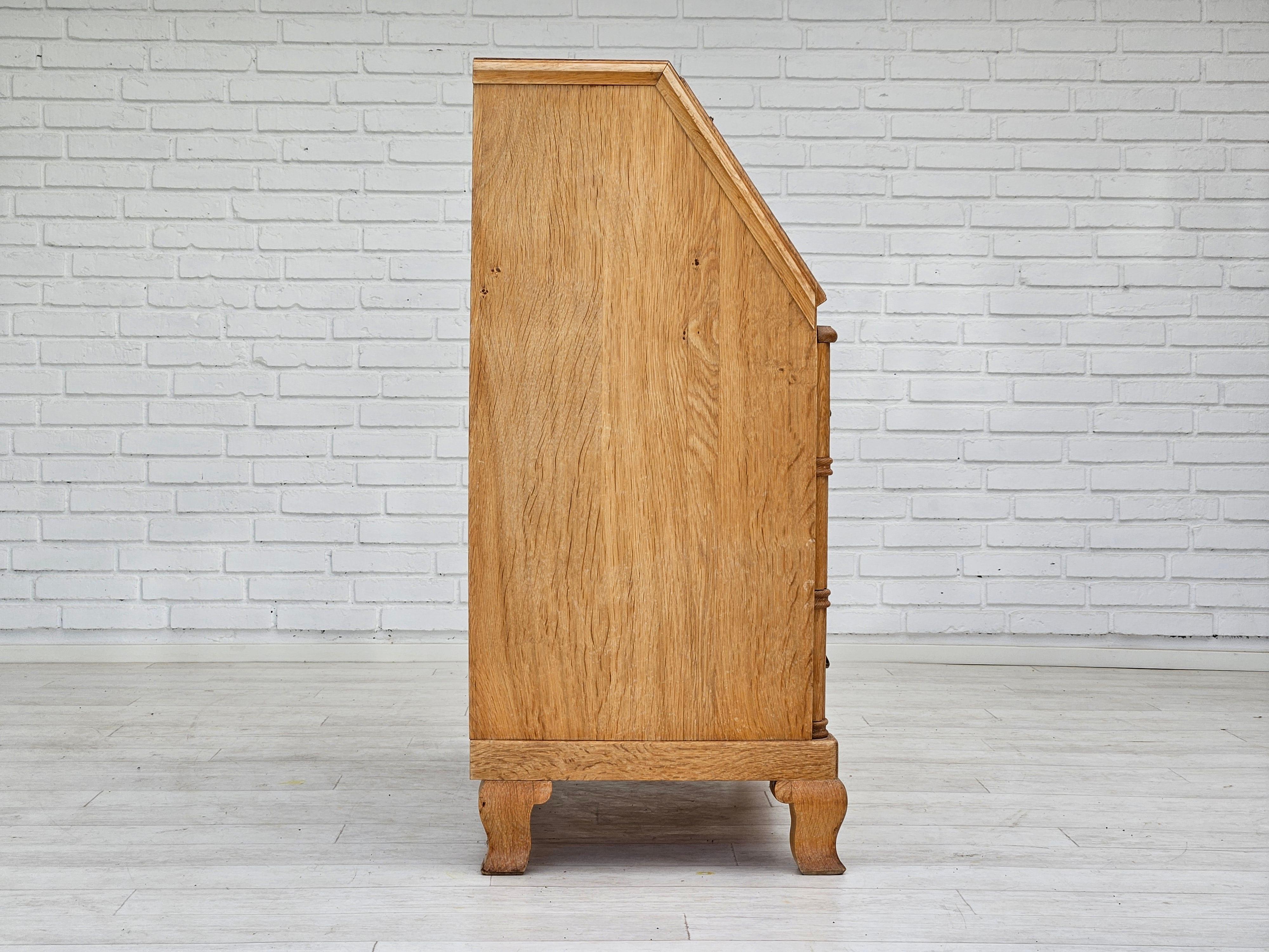 Scandinavian Modern 1970s, Danish chest of drawers, oak wood, original condition.