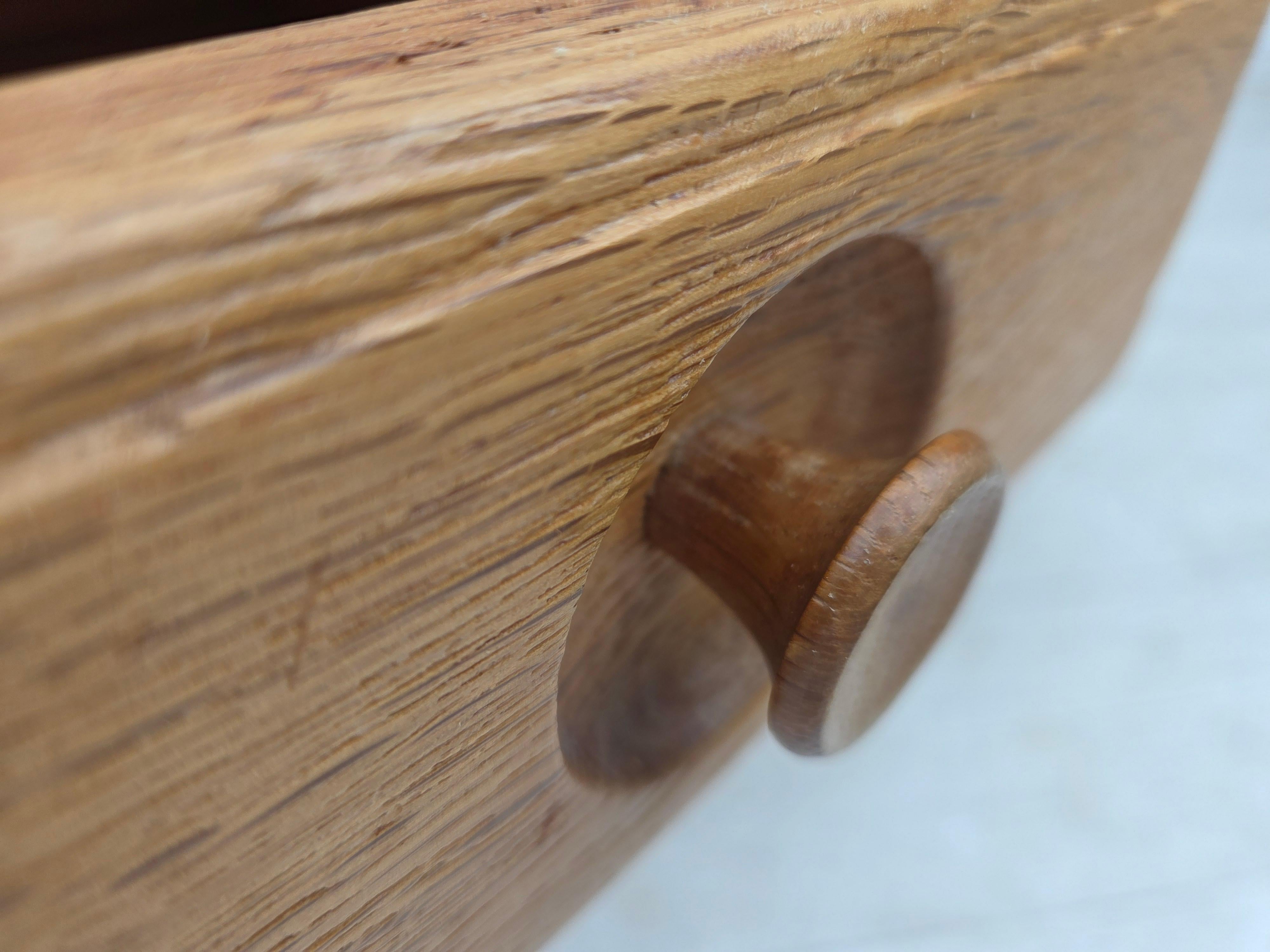 Metà XX secolo Cassettiera danese degli anni '70, in legno di quercia, originale in buone condizioni. in vendita