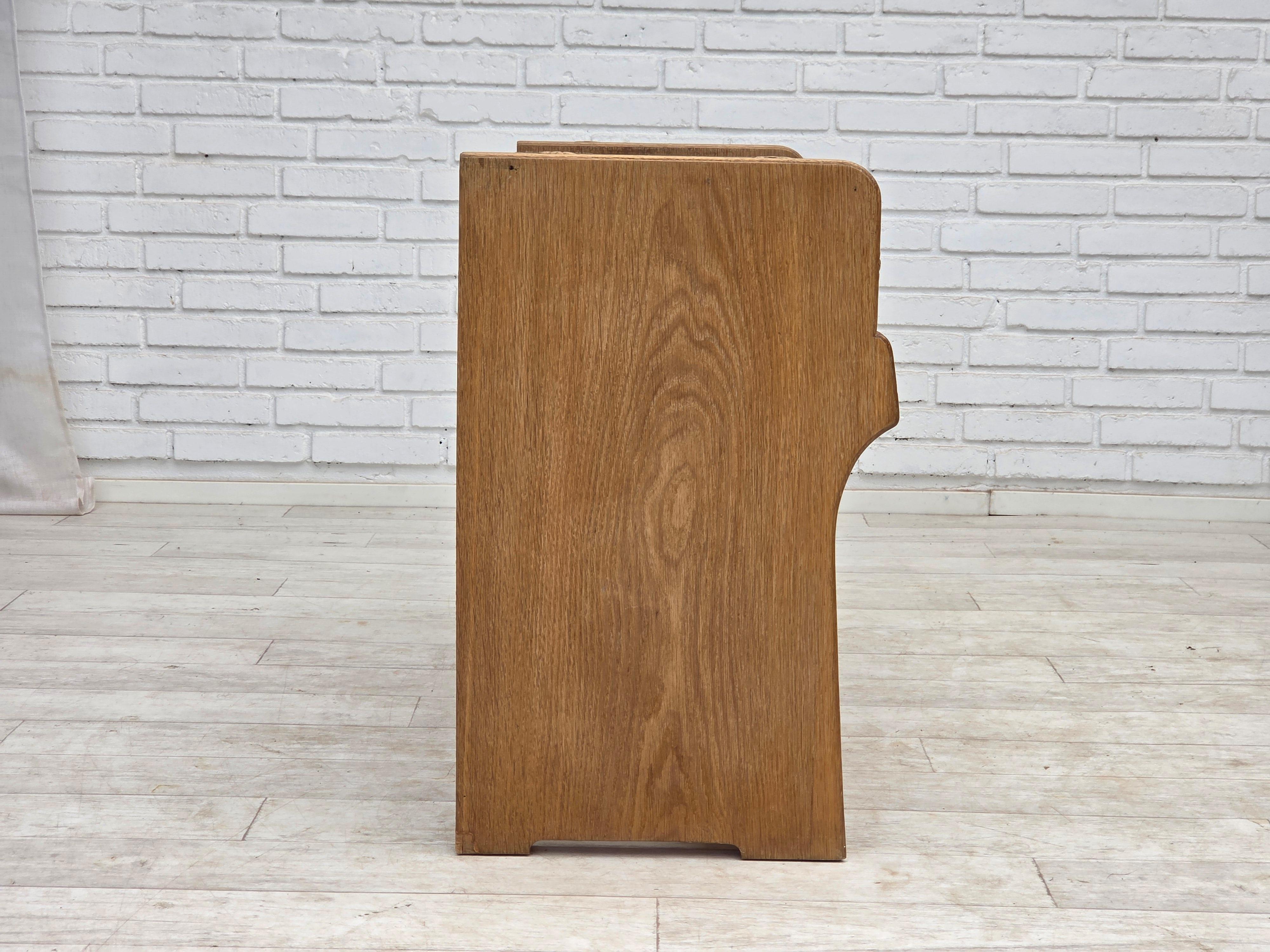 Cassettiera danese degli anni '70, in legno di quercia, originale in buone condizioni. in vendita 1