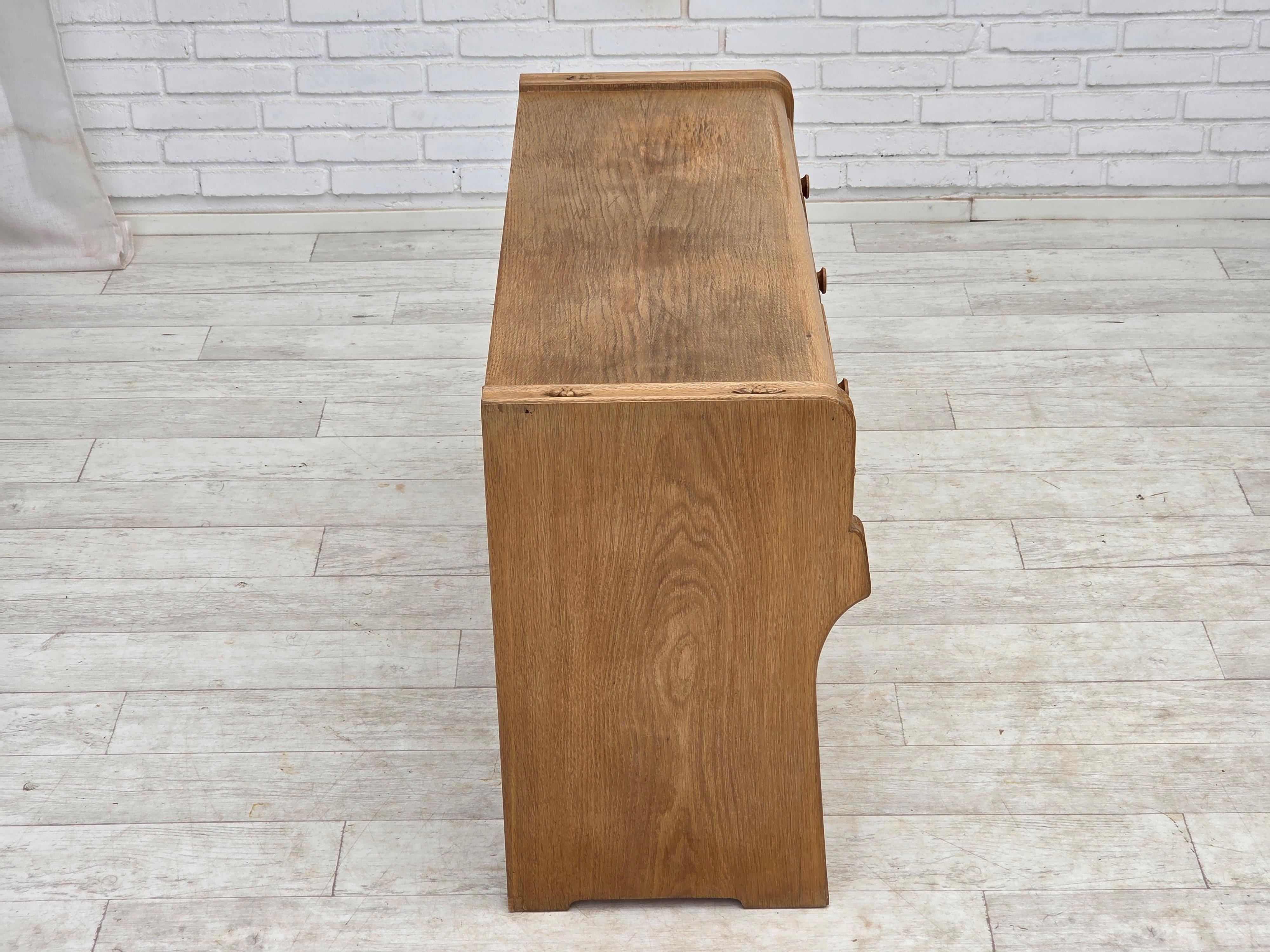 Cassettiera danese degli anni '70, in legno di quercia, originale in buone condizioni. in vendita 2