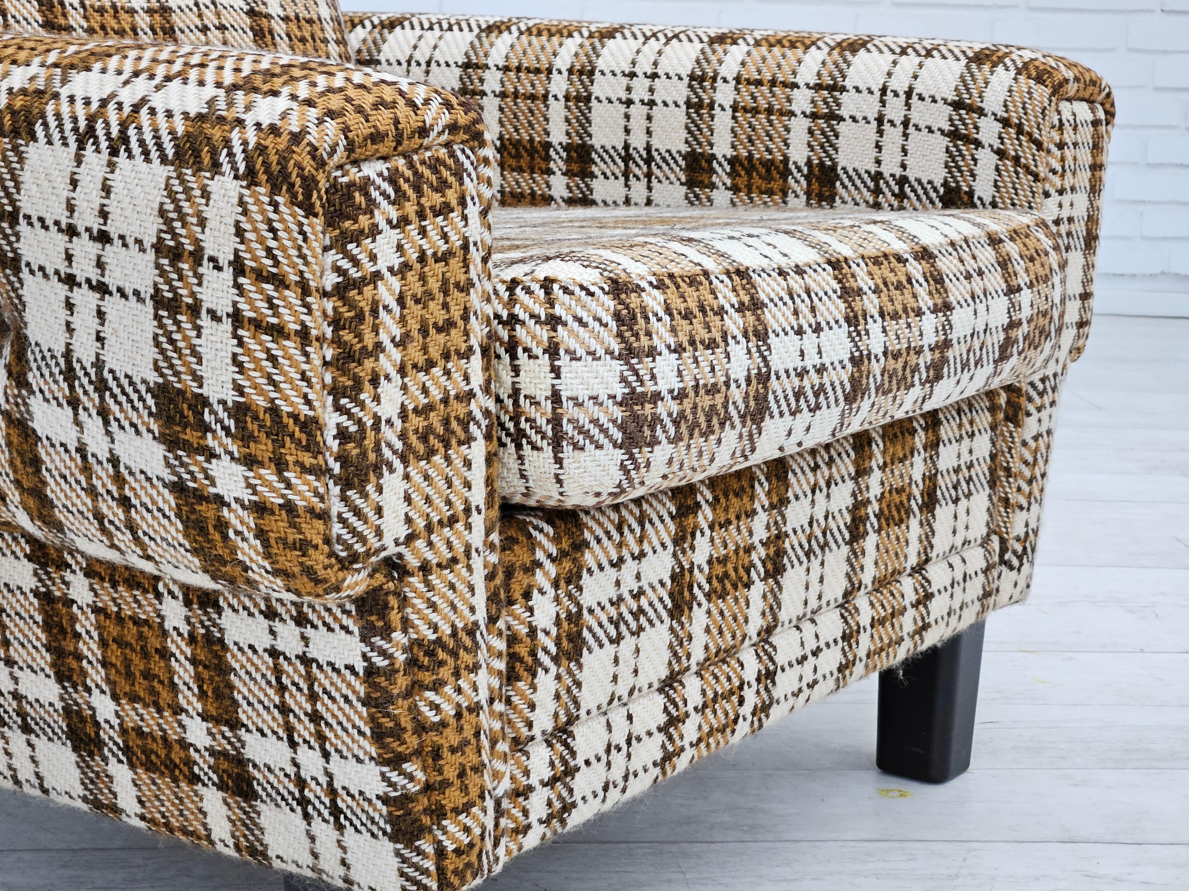 Scandinavian Modern 1970s, Danish club chair, original very good condition, furniture wool.