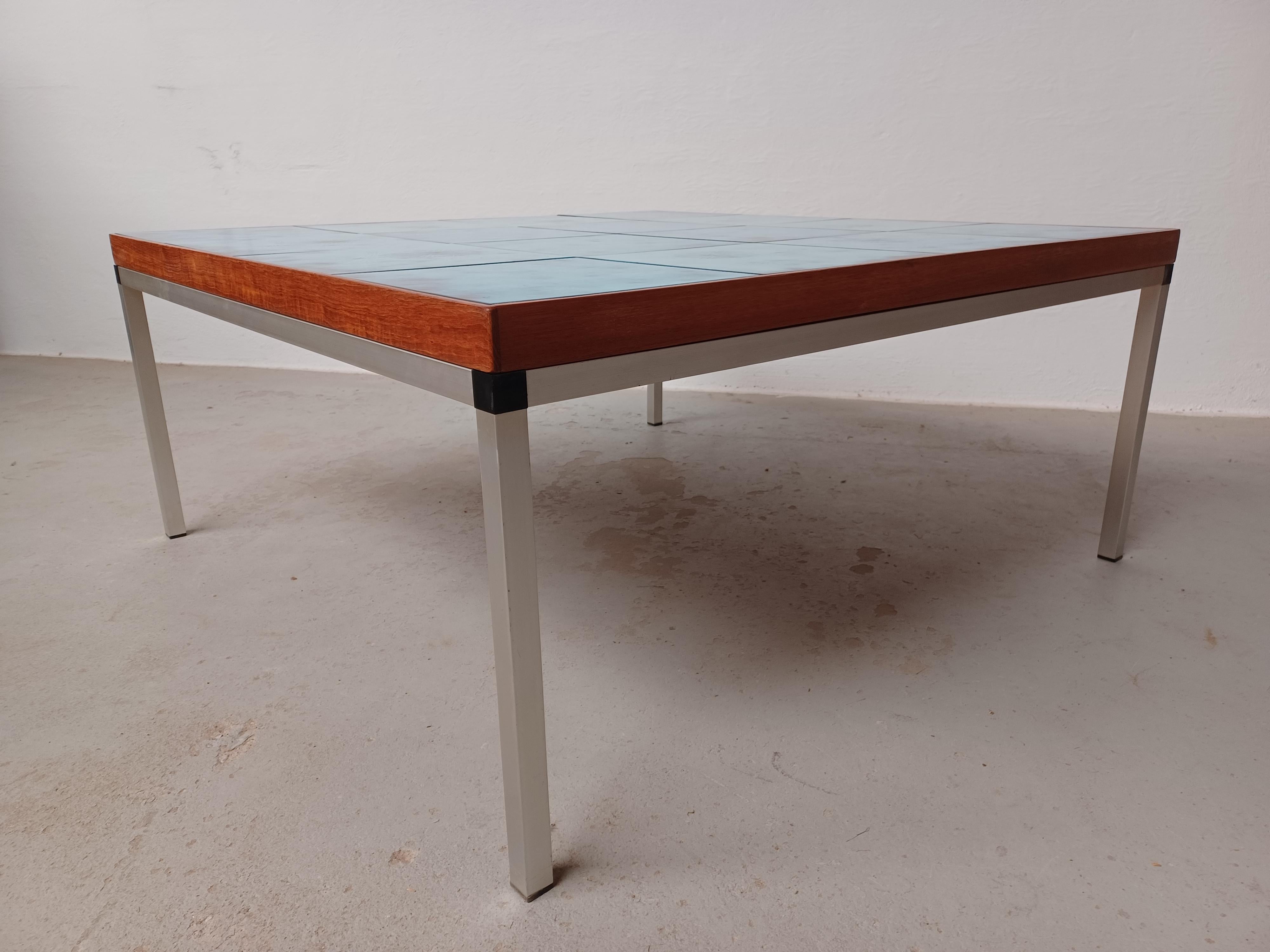 Dänischer Couchtisch aus Aluminium, Teakholz und Keramikfliesen von Decoratet aus den 1970er Jahren im Angebot 1