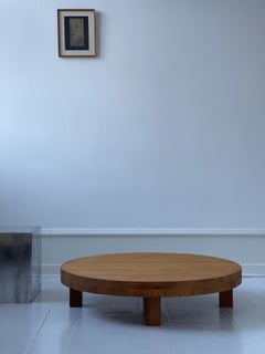 1970s round coffee table by danish cabinet maker in solid patinated pine wood.