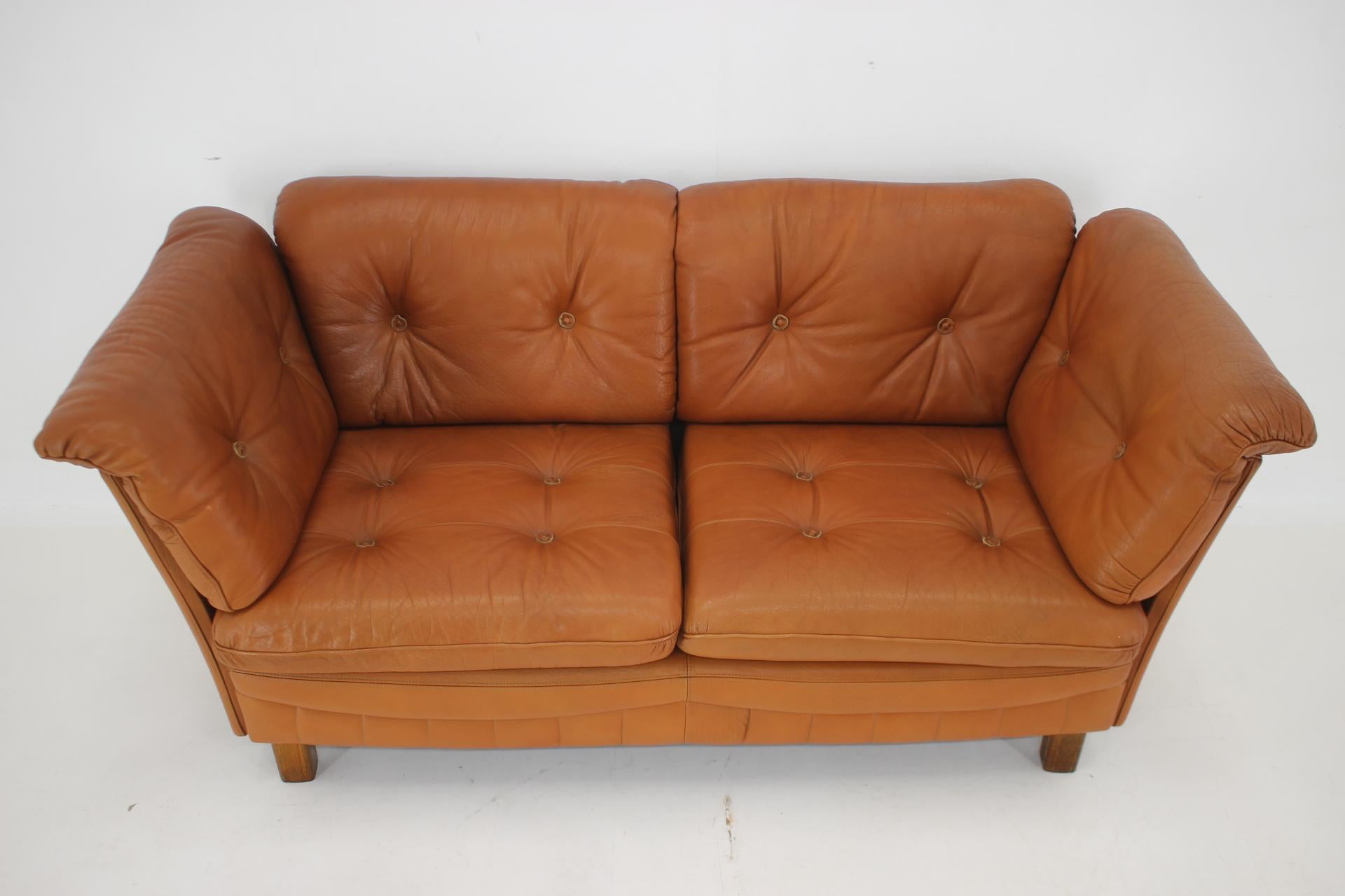 1970s Danish Cognac Leather 2 Seater Sofa In Good Condition For Sale In Praha, CZ