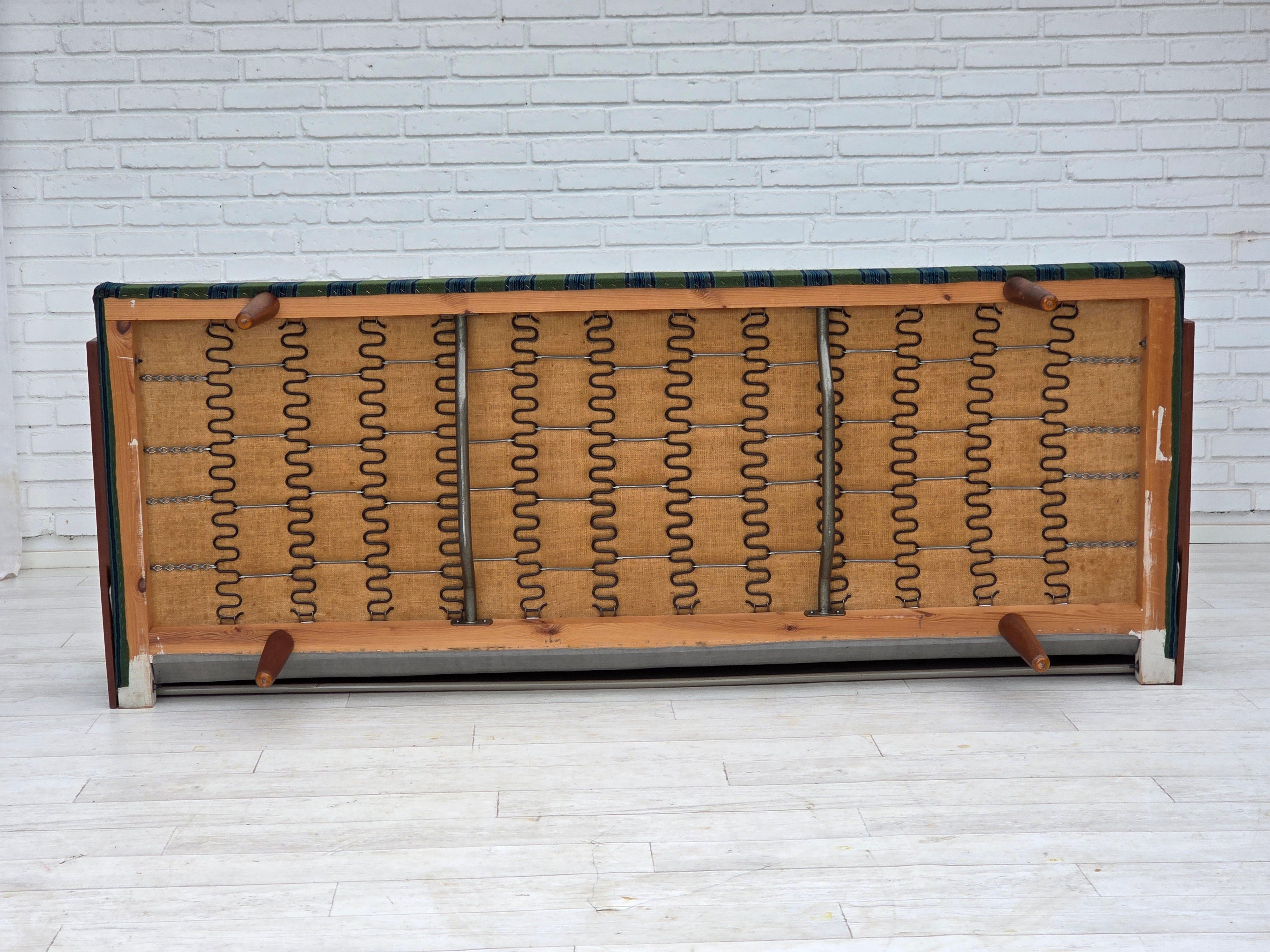 1970s, Danish daybed, furniture wool, solid teak wood, original condition. For Sale 5