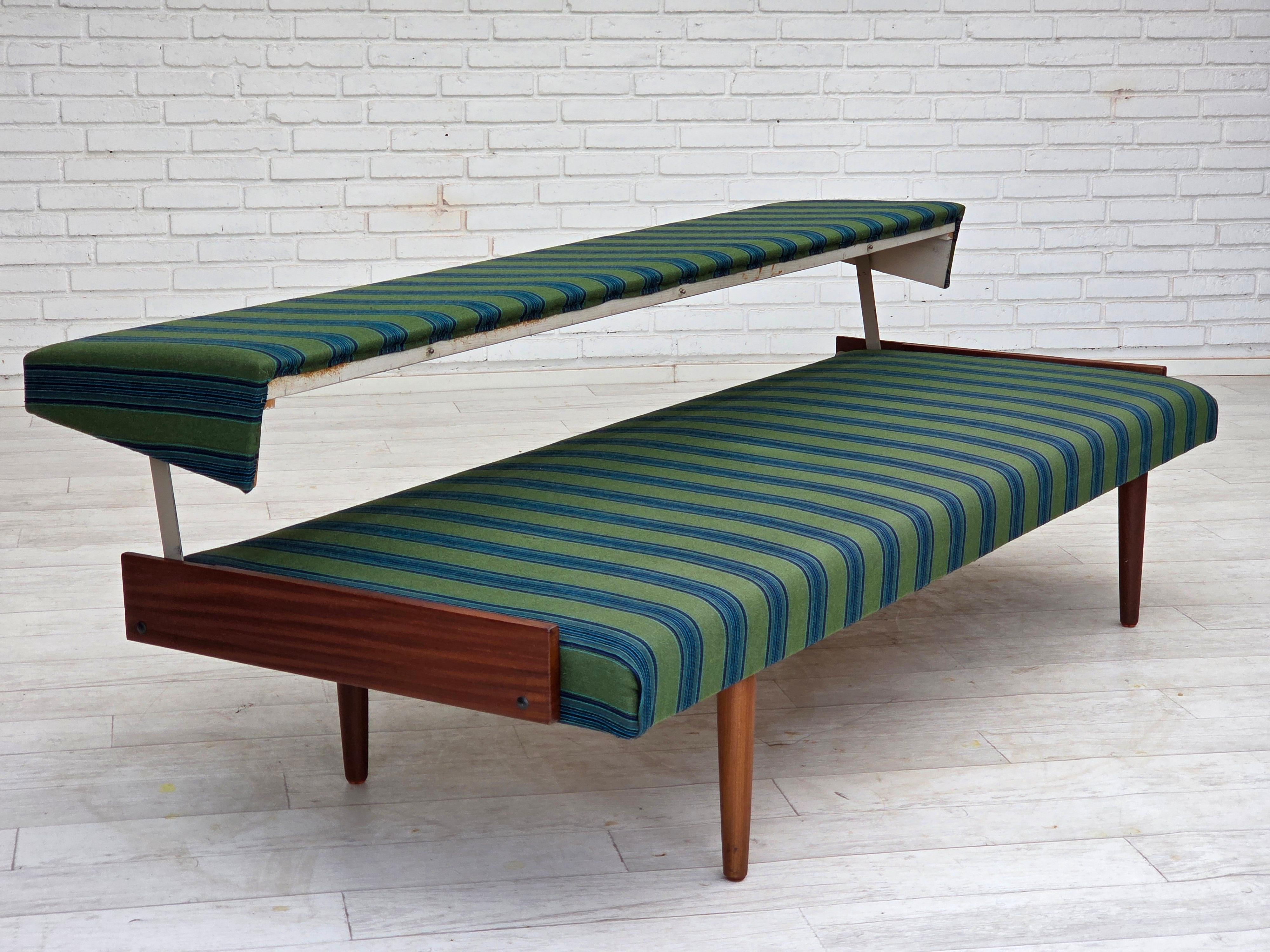1970s, Danish daybed, furniture wool, solid teak wood, original condition. For Sale 10