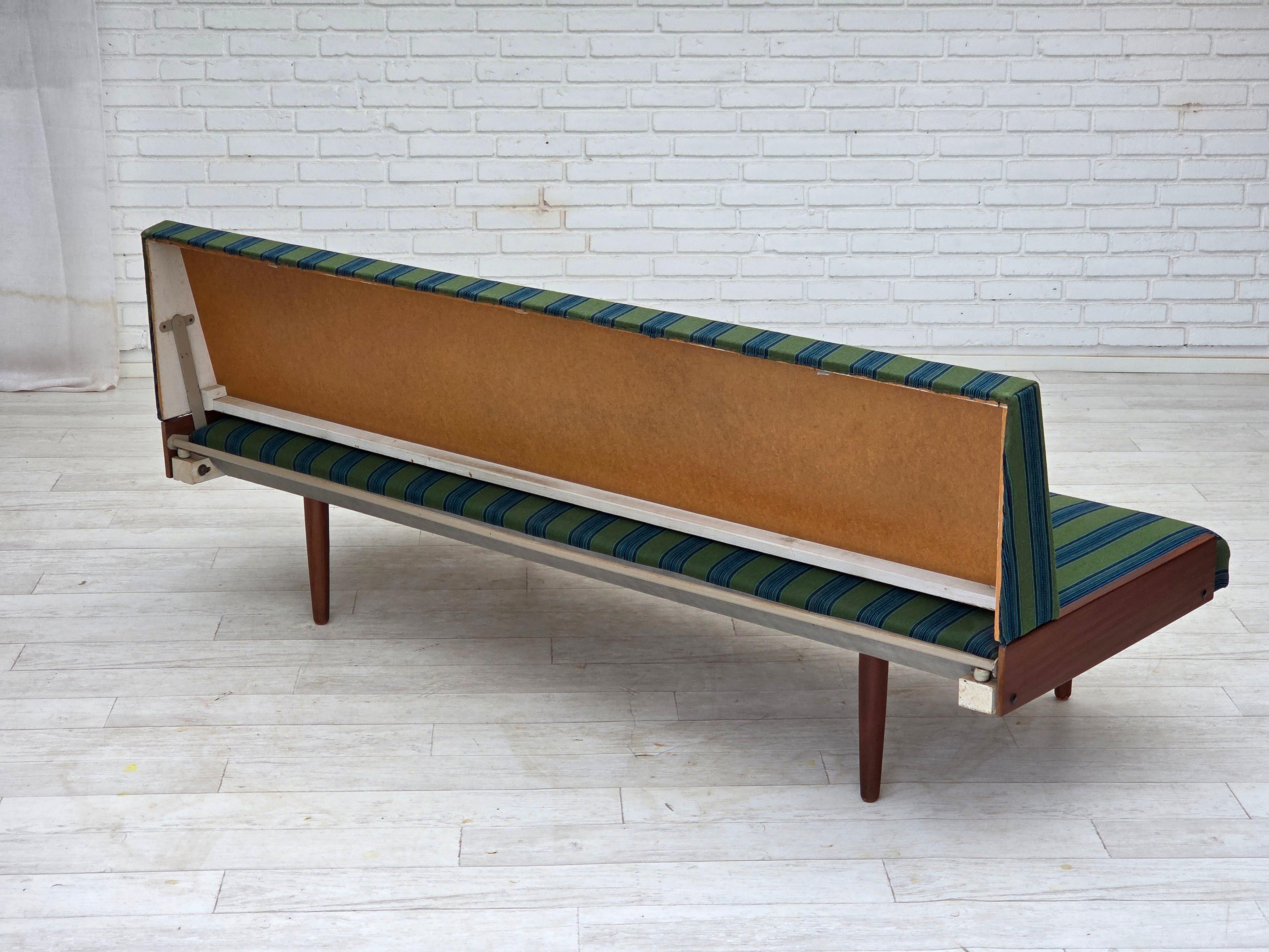 1970s, Danish daybed, furniture wool, solid teak wood, original condition. For Sale 1