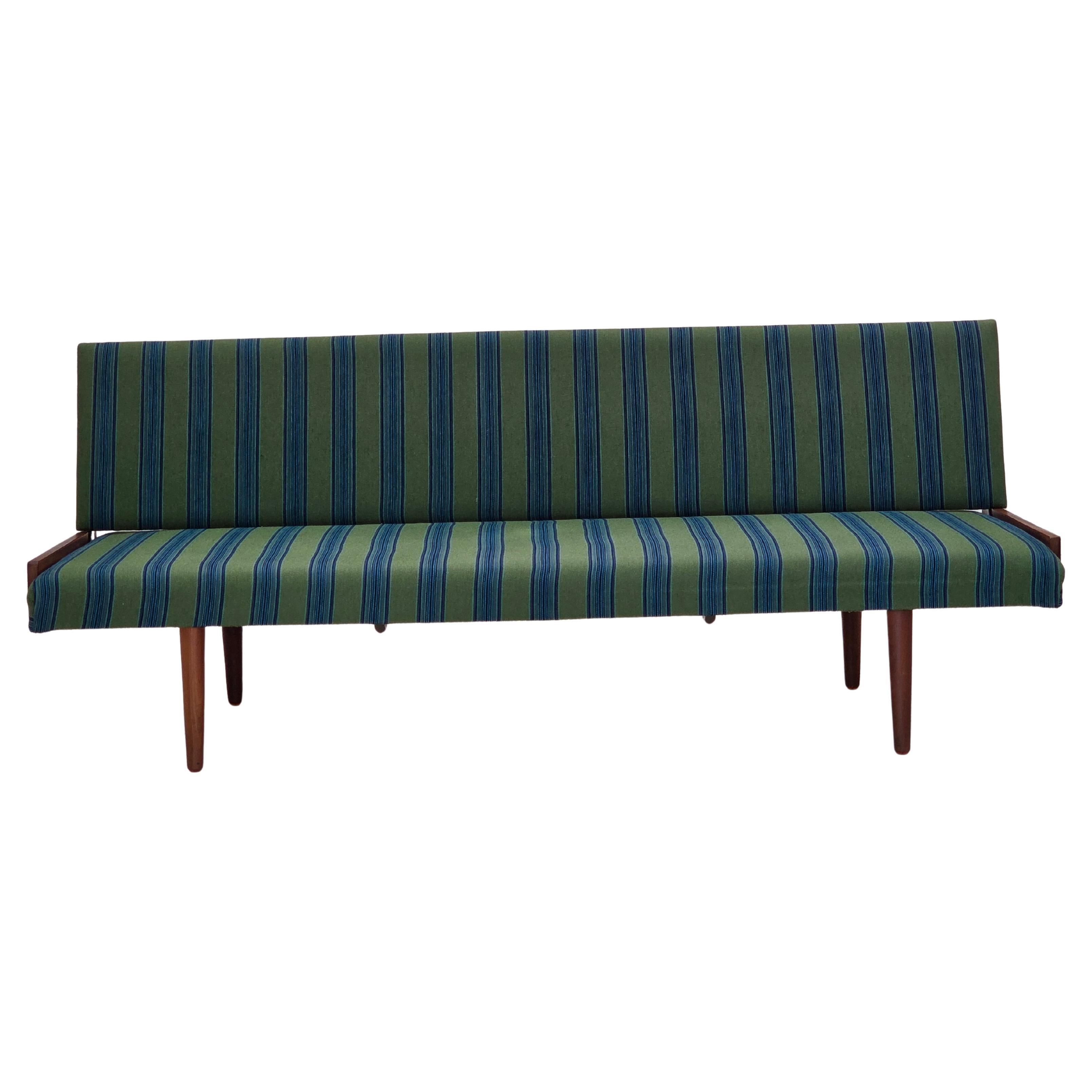 1970s, Danish daybed, furniture wool, solid teak wood, original condition. For Sale