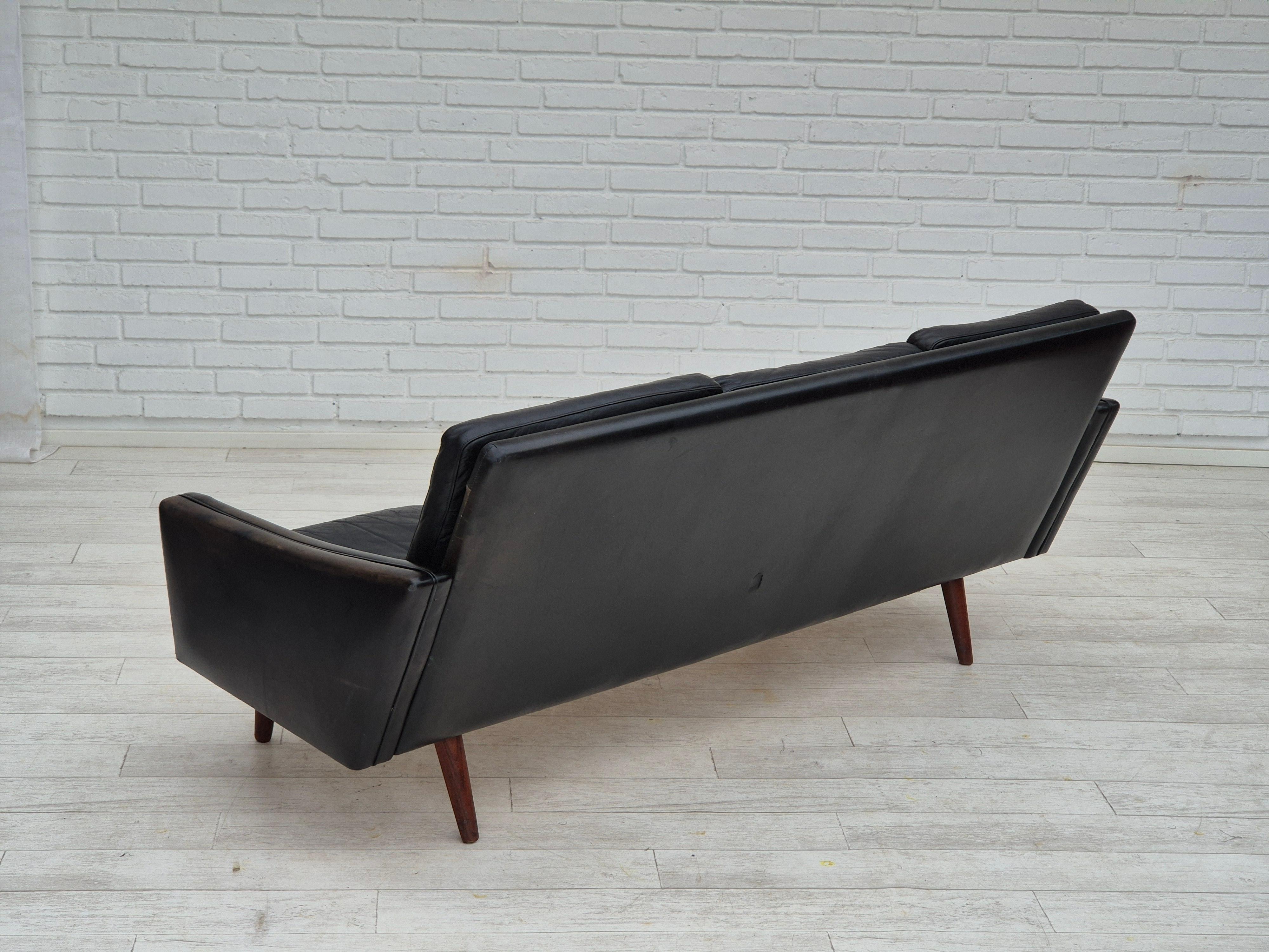 Milieu du XXe siècle 1970, design danois, canapé à 3 places, état d'origine, cuir, bois de teck. en vente