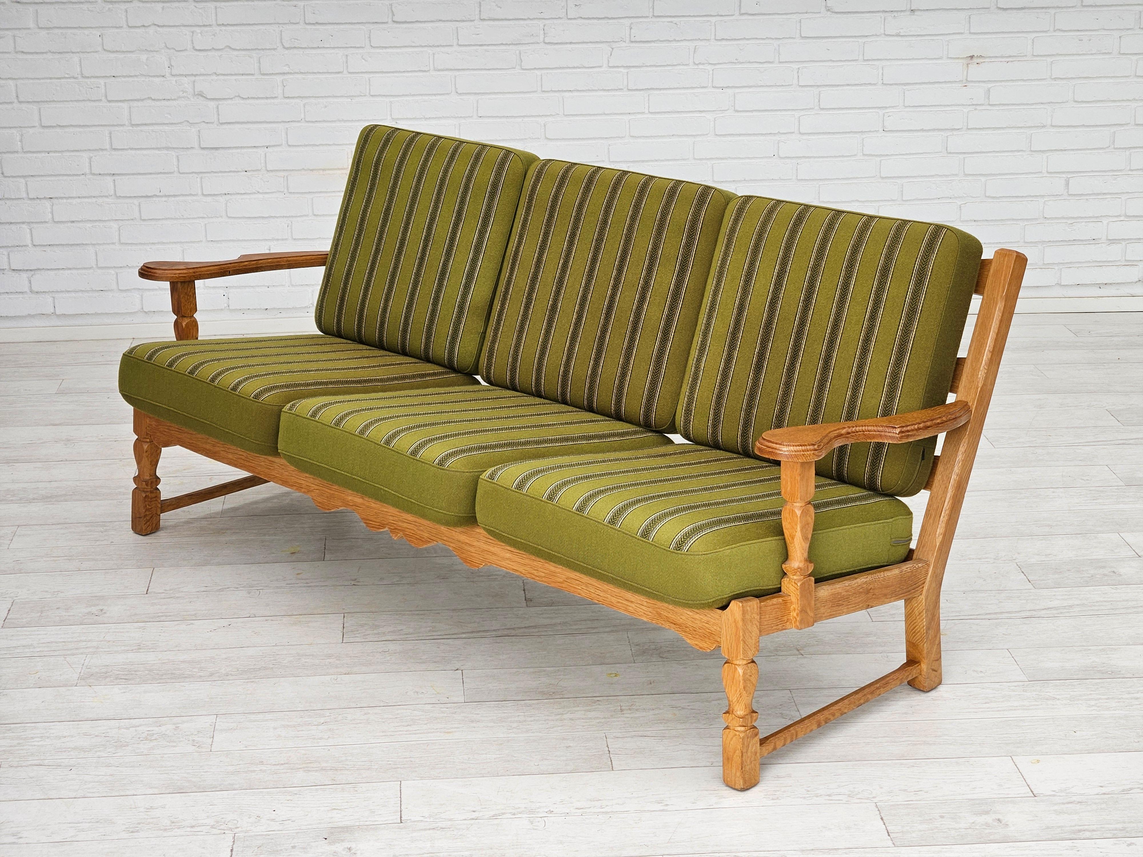 1970er, Dänisches Design, 3-Sitzer Sofa, Originalzustand, Eiche Massivholz, furniert im Angebot 4