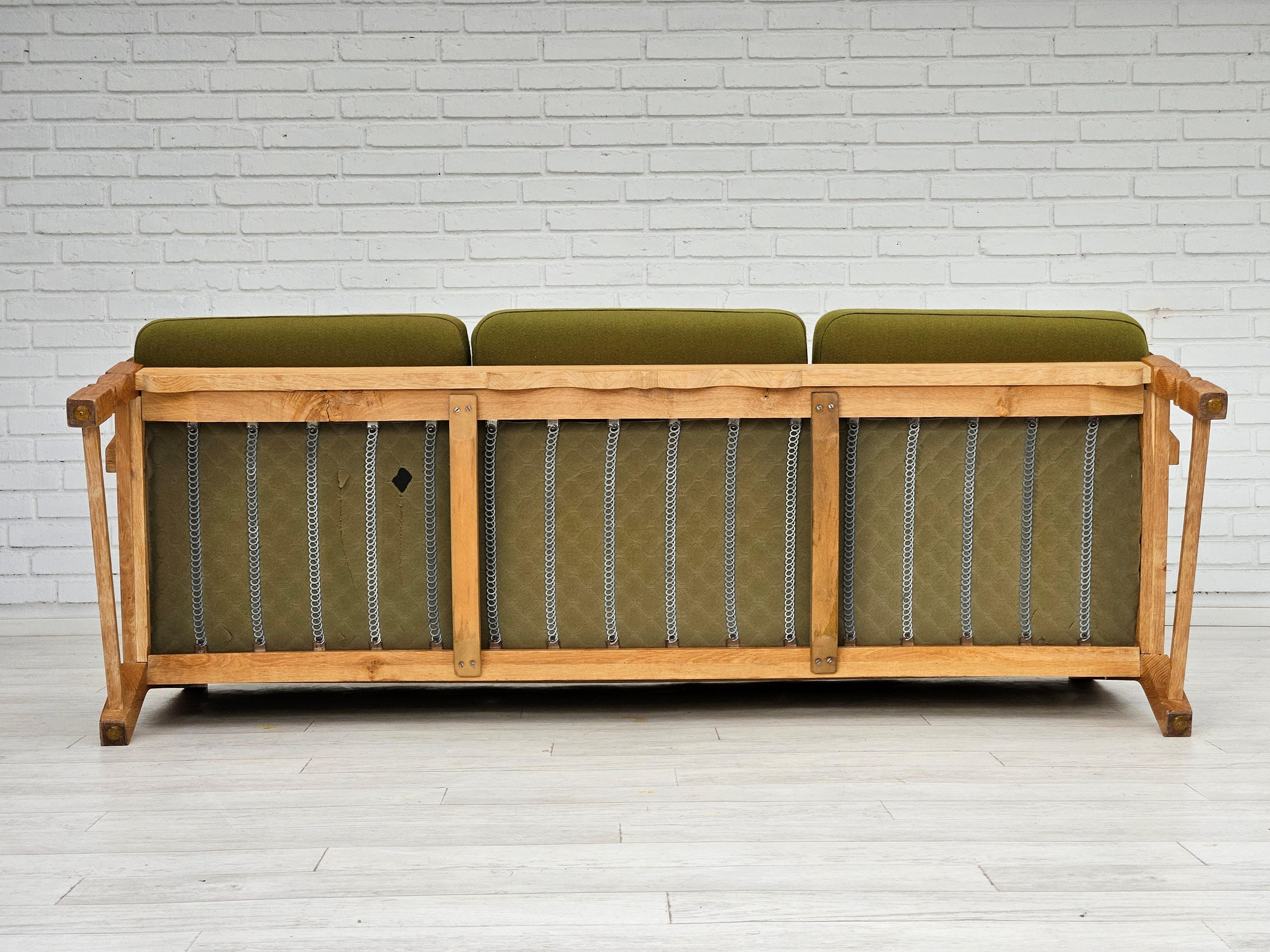 1970er, Dänisches Design, 3-Sitzer Sofa, Originalzustand, Eiche Massivholz, furniert im Angebot 5