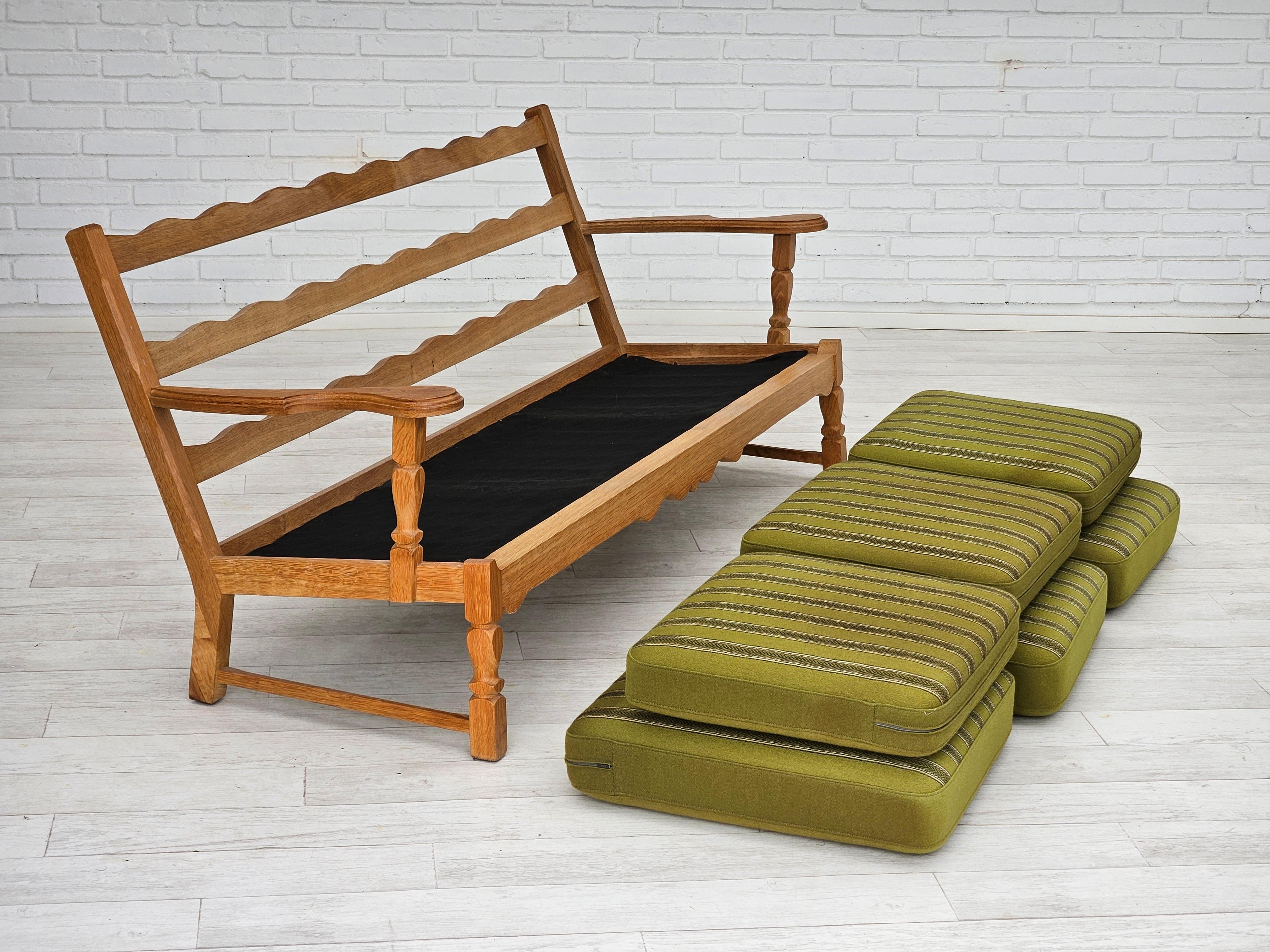 1970er, Dänisches Design, 3-Sitzer Sofa, Originalzustand, Eiche Massivholz, furniert im Angebot 6