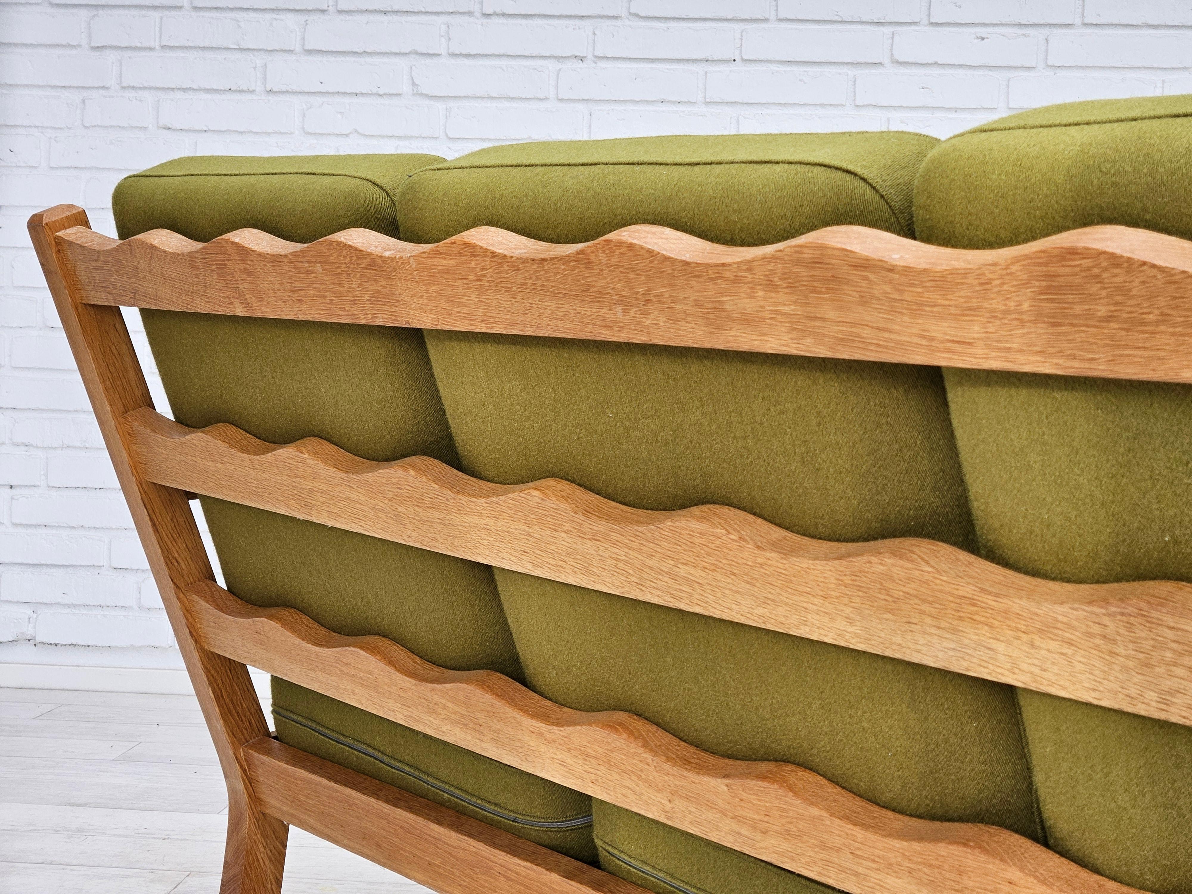 1970er, Dänisches Design, 3-Sitzer Sofa, Originalzustand, Eiche Massivholz, furniert im Angebot 10