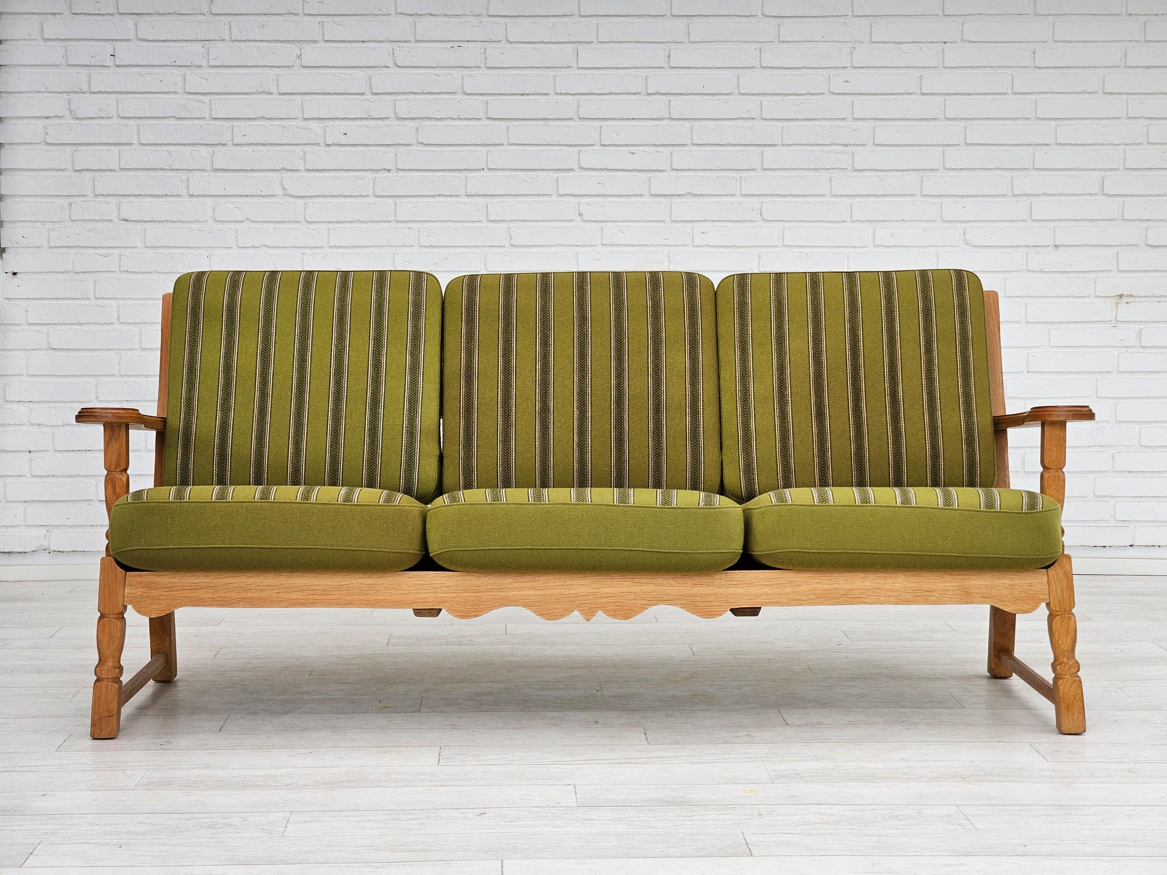 1970er, Dänisches Design, 3-Sitzer Sofa, Originalzustand, Eiche Massivholz, furniert (Skandinavische Moderne) im Angebot