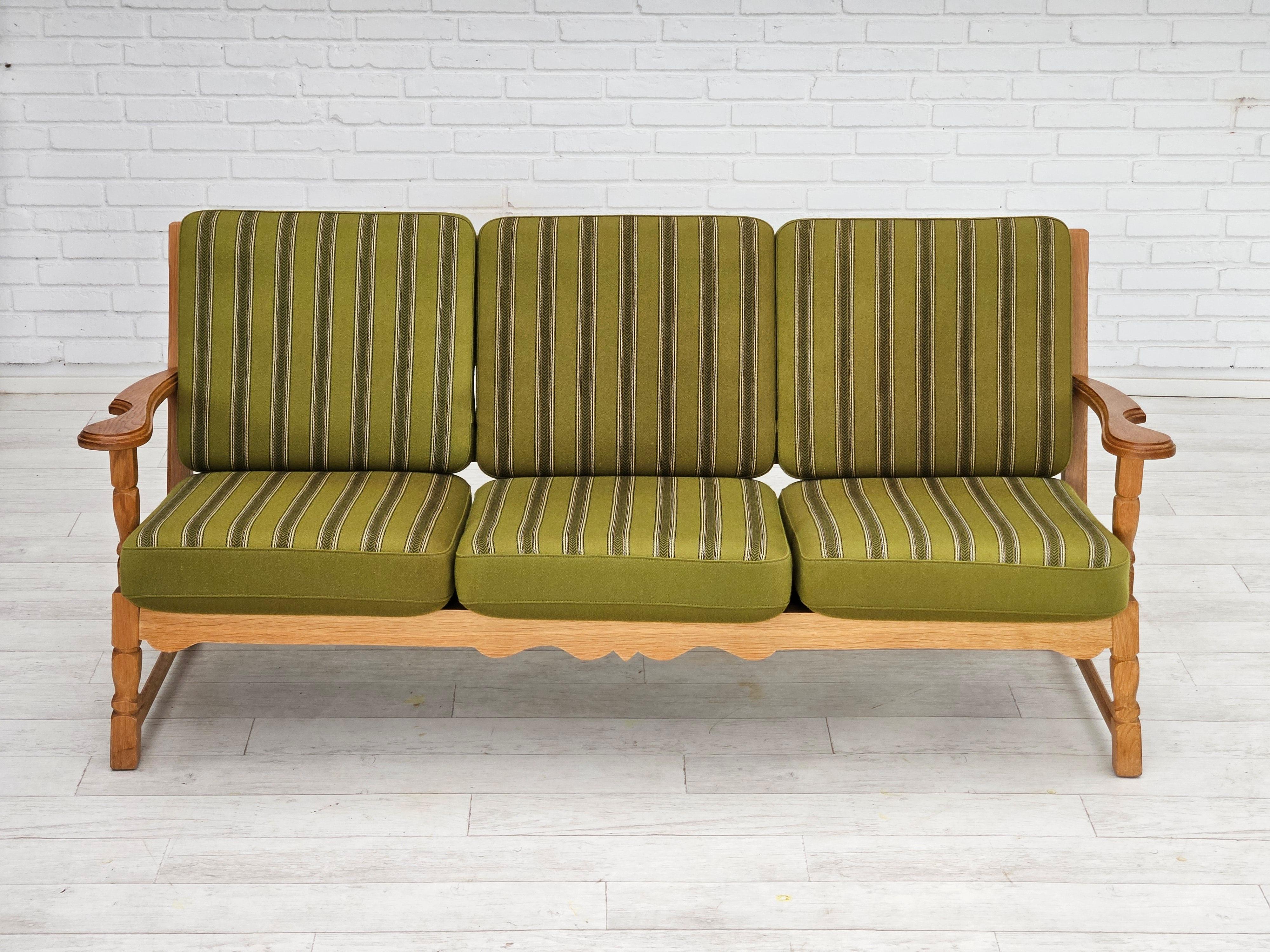 1970er, Dänisches Design, 3-Sitzer Sofa, Originalzustand, Eiche Massivholz, furniert im Zustand „Gut“ im Angebot in Tarm, 82