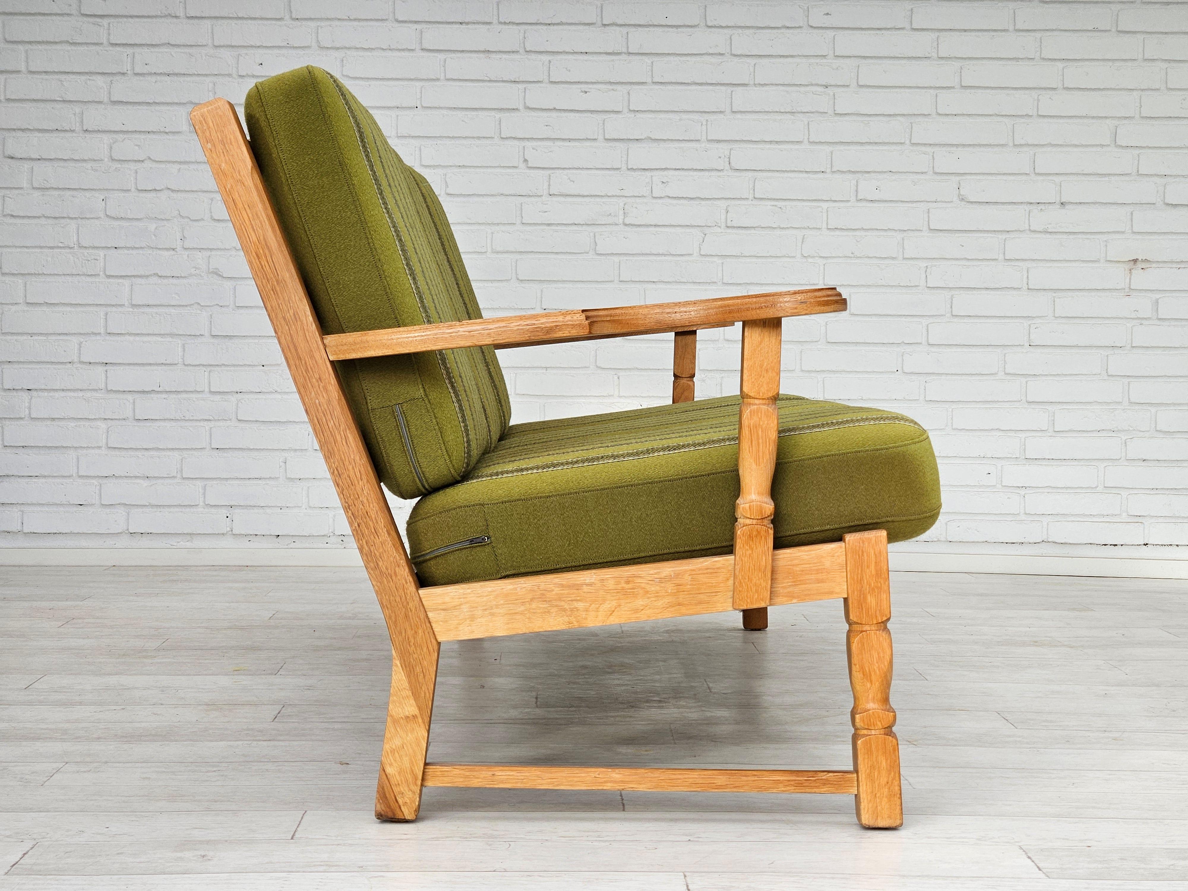 1970er, Dänisches Design, 3-Sitzer Sofa, Originalzustand, Eiche Massivholz, furniert (Ende des 20. Jahrhunderts) im Angebot