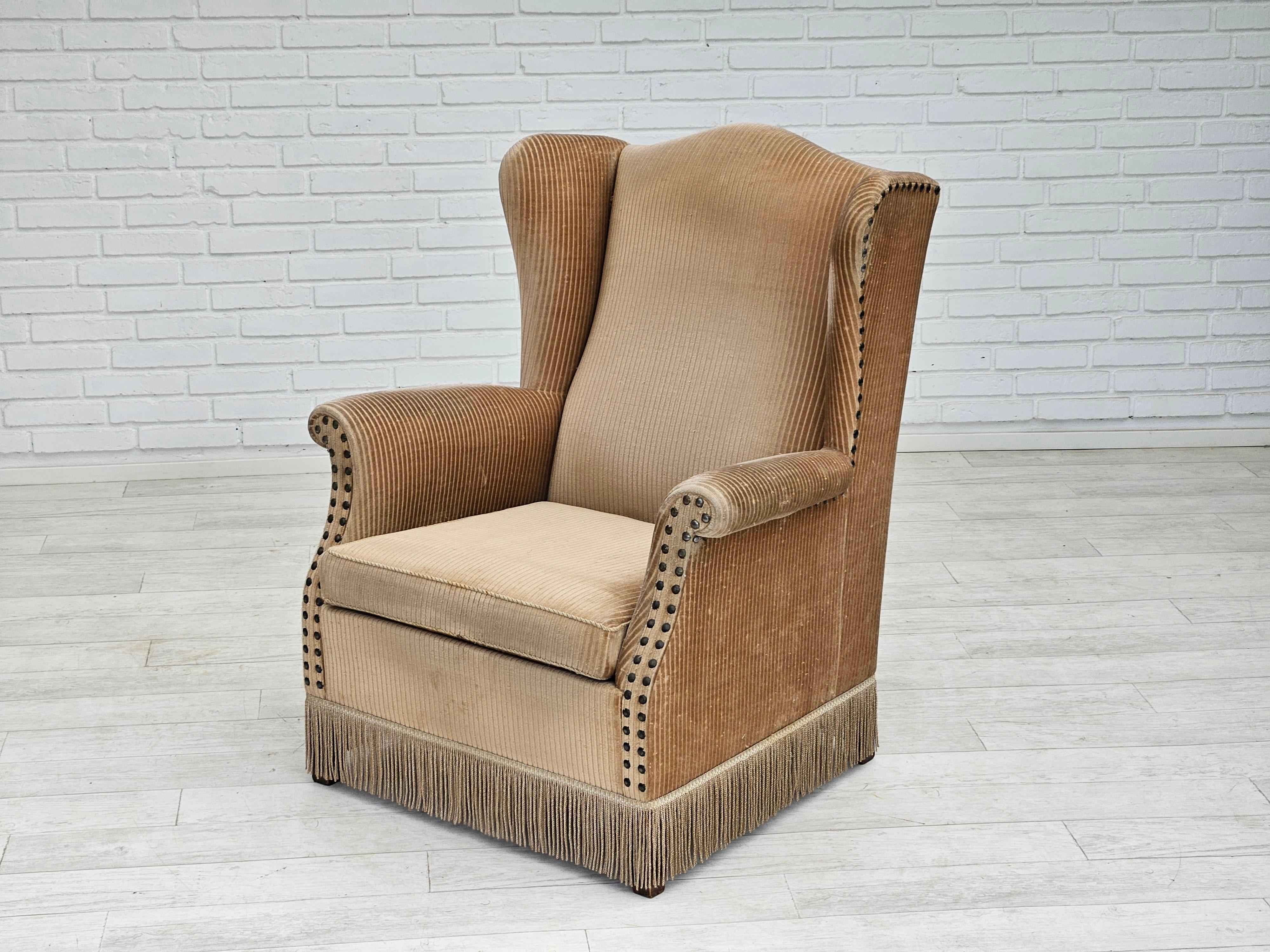 1970s, Danish design, armchair in corduroy, ash wood, original condition. For Sale 7