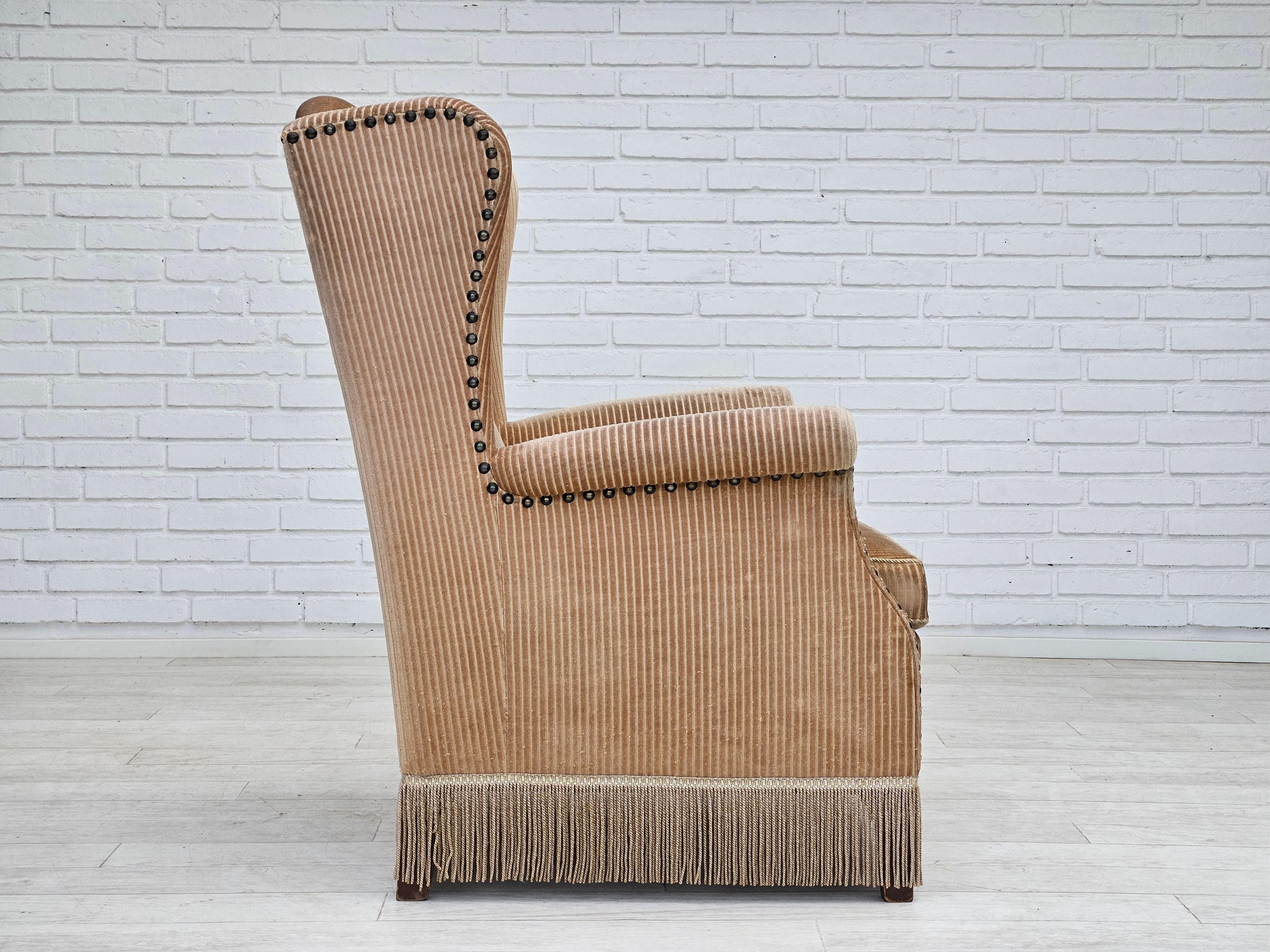 1970s, Danish design, armchair in corduroy, ash wood, original condition. In Good Condition For Sale In Tarm, 82