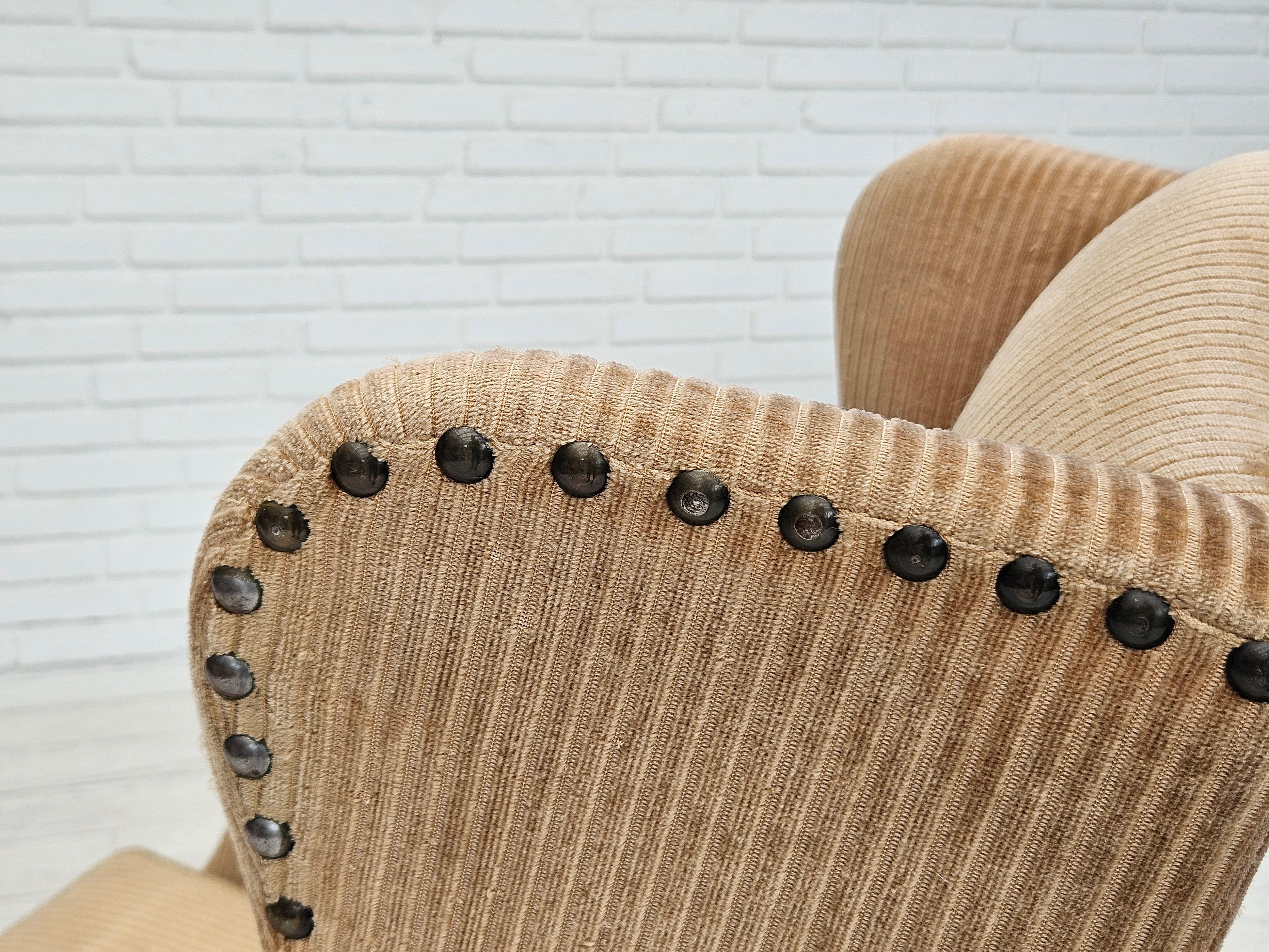 1970s, Danish design, armchair in corduroy, ash wood, original condition. For Sale 3