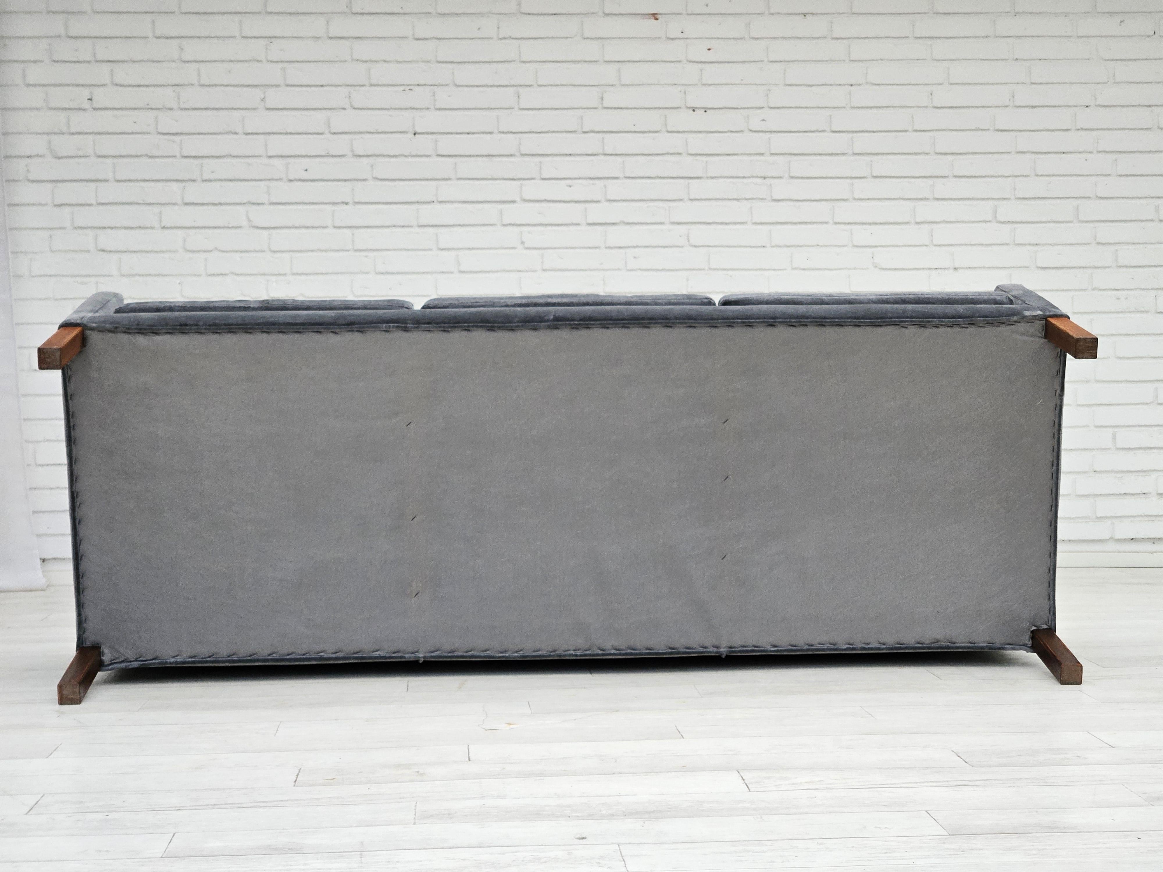 1970er Jahre, dänisches Design von Børge Mogensen, 3-sitziges Sofa Modell 2523, restauriert. im Angebot 4