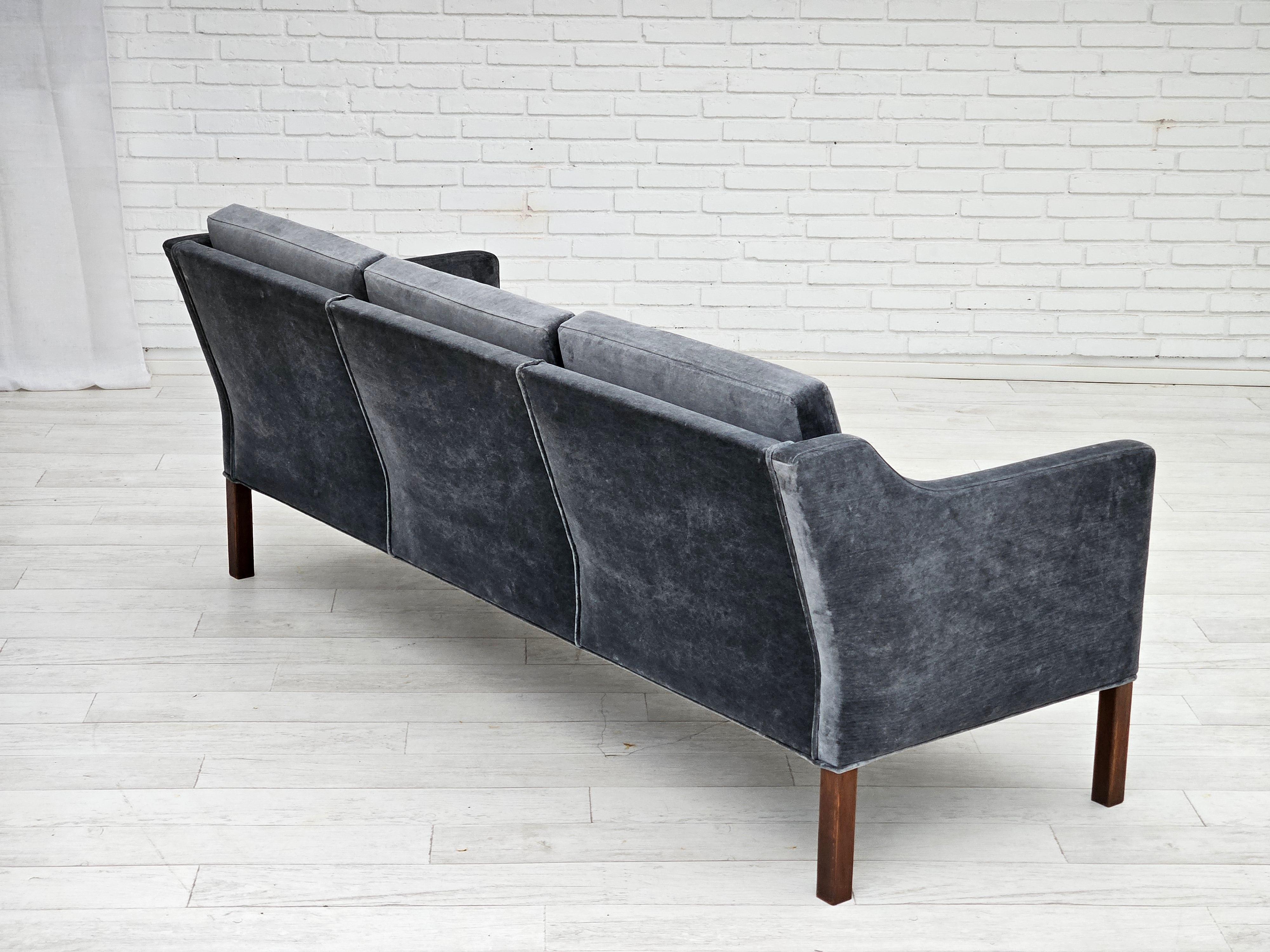 1970er Jahre, dänisches Design von Børge Mogensen, 3-sitziges Sofa Modell 2523, restauriert. im Zustand „Gut“ im Angebot in Tarm, 82