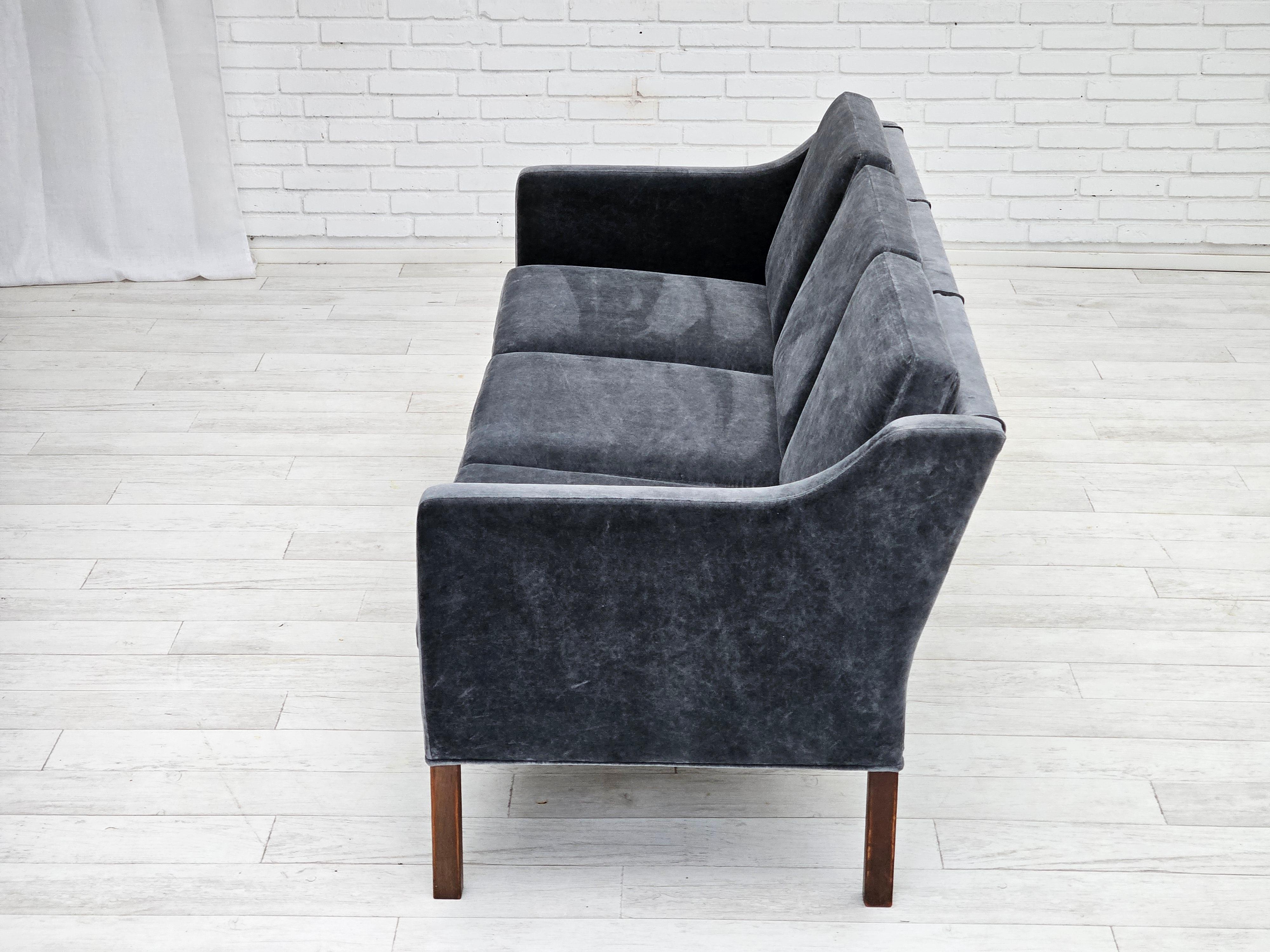 1970er Jahre, dänisches Design von Børge Mogensen, 3-sitziges Sofa Modell 2523, restauriert. im Angebot 1