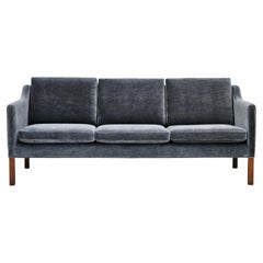 Années 1970, Design/One danois par Børge Mogensen, canapé 3 places modèle 2523, restauré.