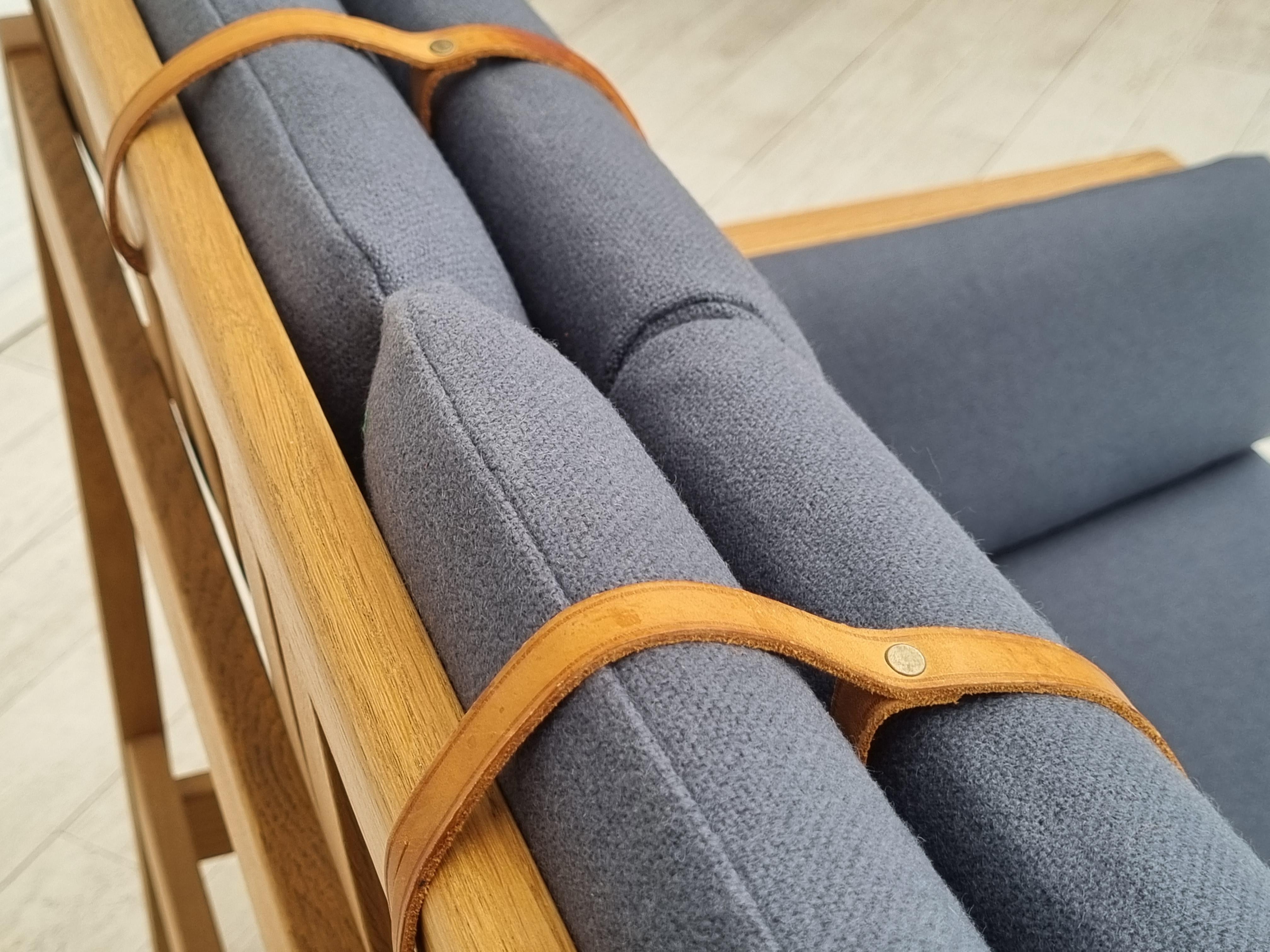 70s, Danish design by Børge Mogensen, completely renovated 2-person sofa, model 2252. Brand new cushions and elastic bottom in the sofa. Quality gray furniture wool fabric. Original leather strips. Renovated right after original design. Refreshed