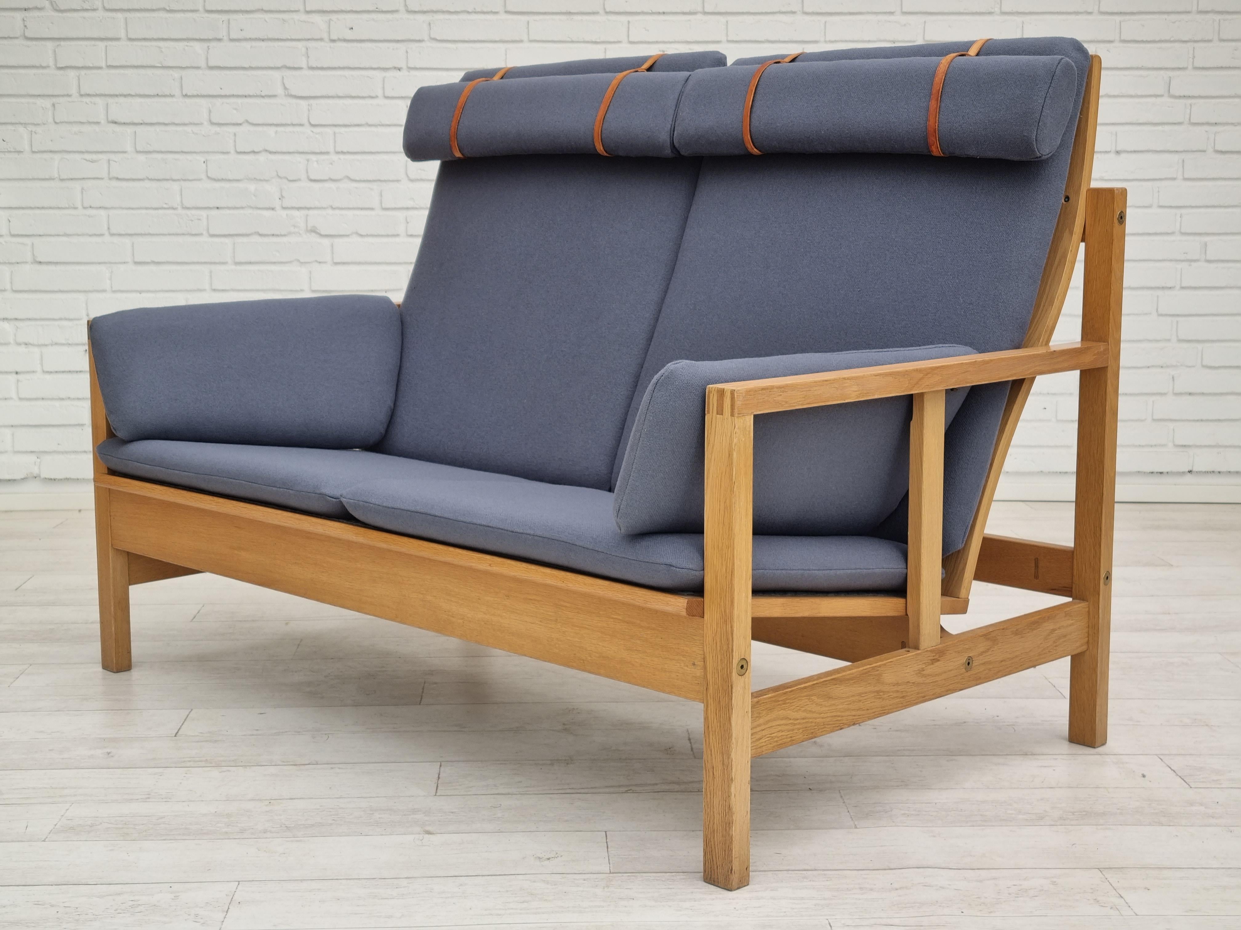 Scandinavian Modern 1970s, Danish Design by Børge Mogensen, Sofa Model 2252, Oak, Furniture Wool For Sale